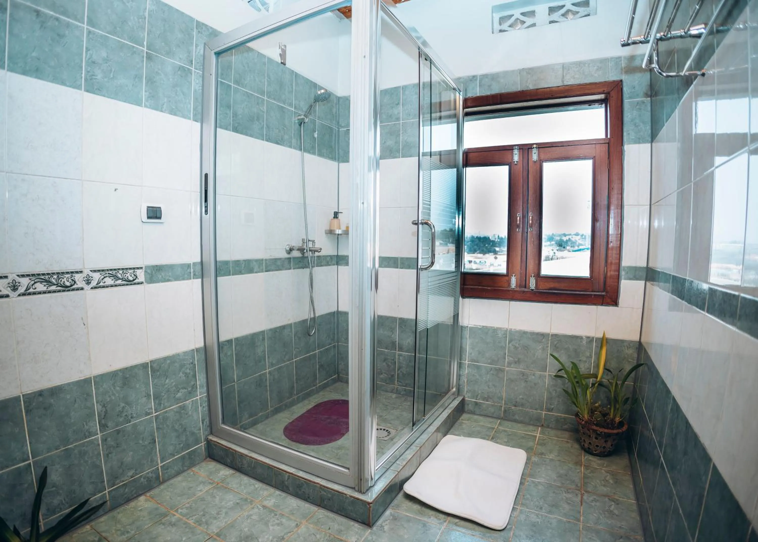 Shower in Eagle View Golf