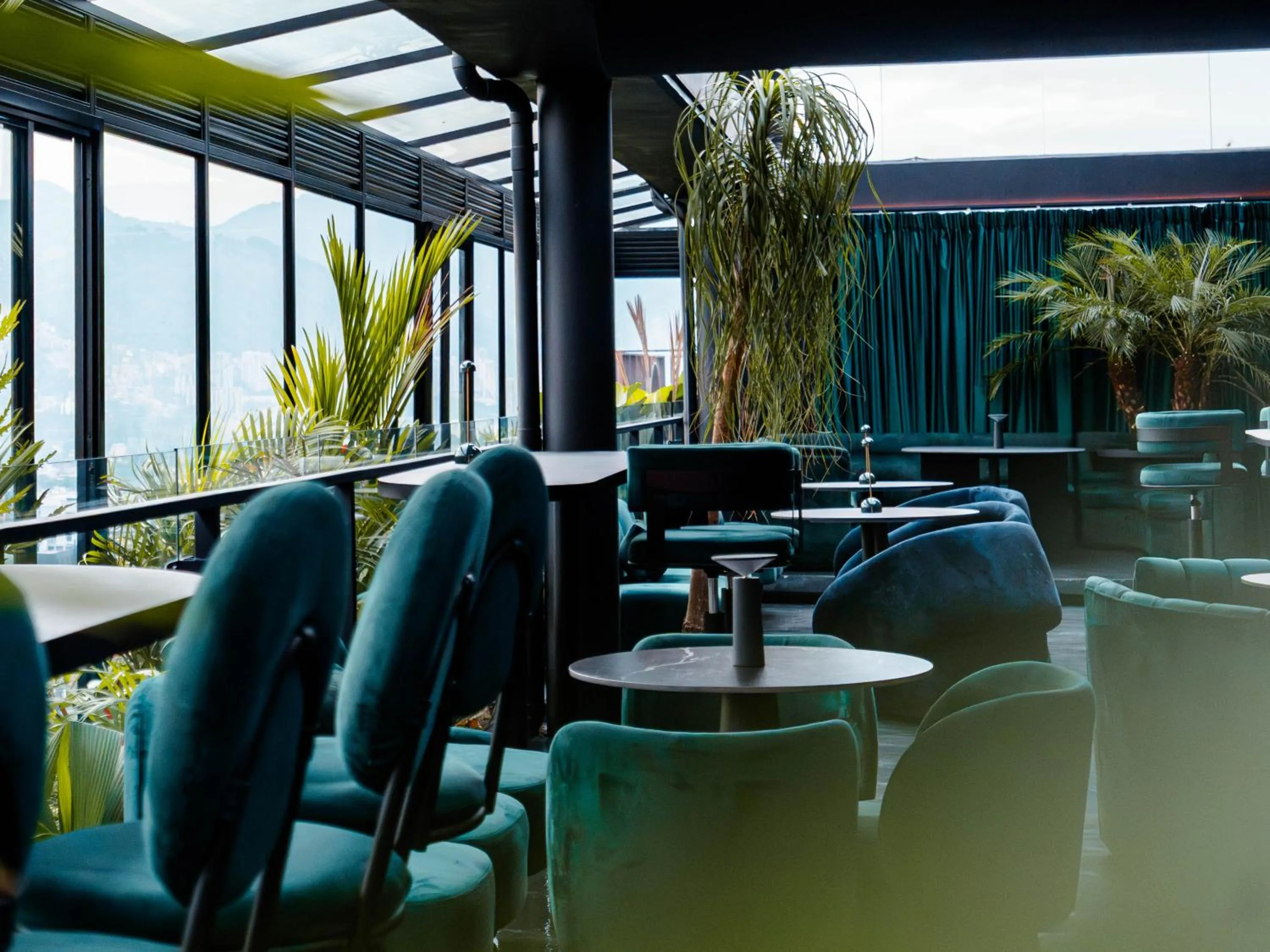 Restaurant/places to eat in Calle Flora Hotel by Jalo