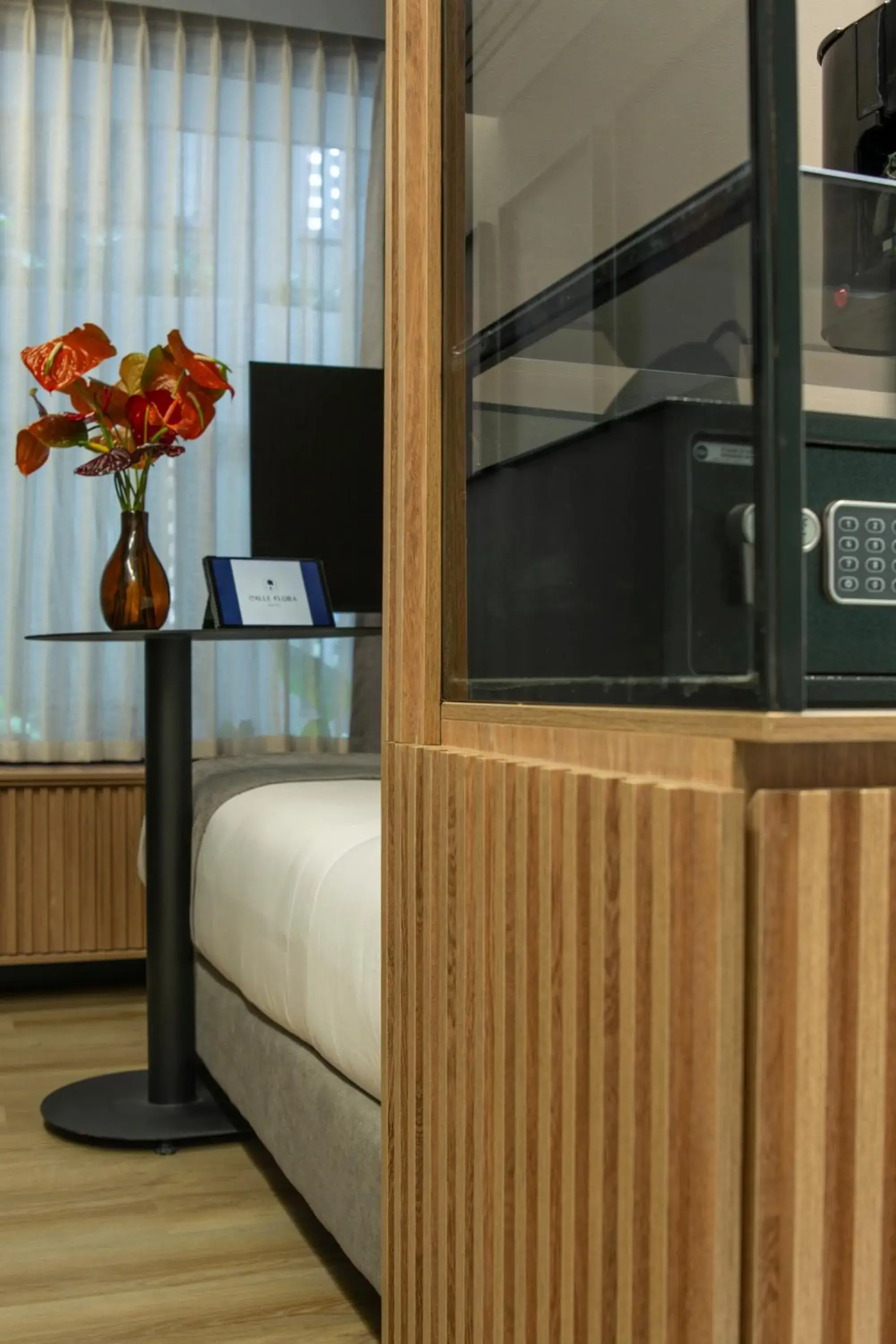 Small Double Room in Calle Flora Hotel by Jalo Small Double Room in Calle Flora Hotel by Jalo