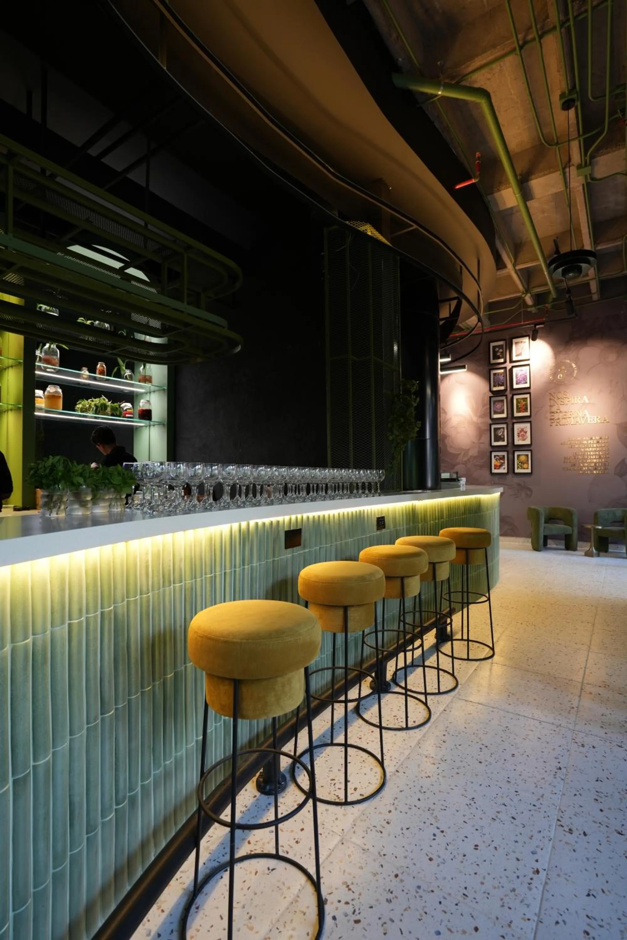 Restaurant/places to eat in Calle Flora Hotel by Jalo