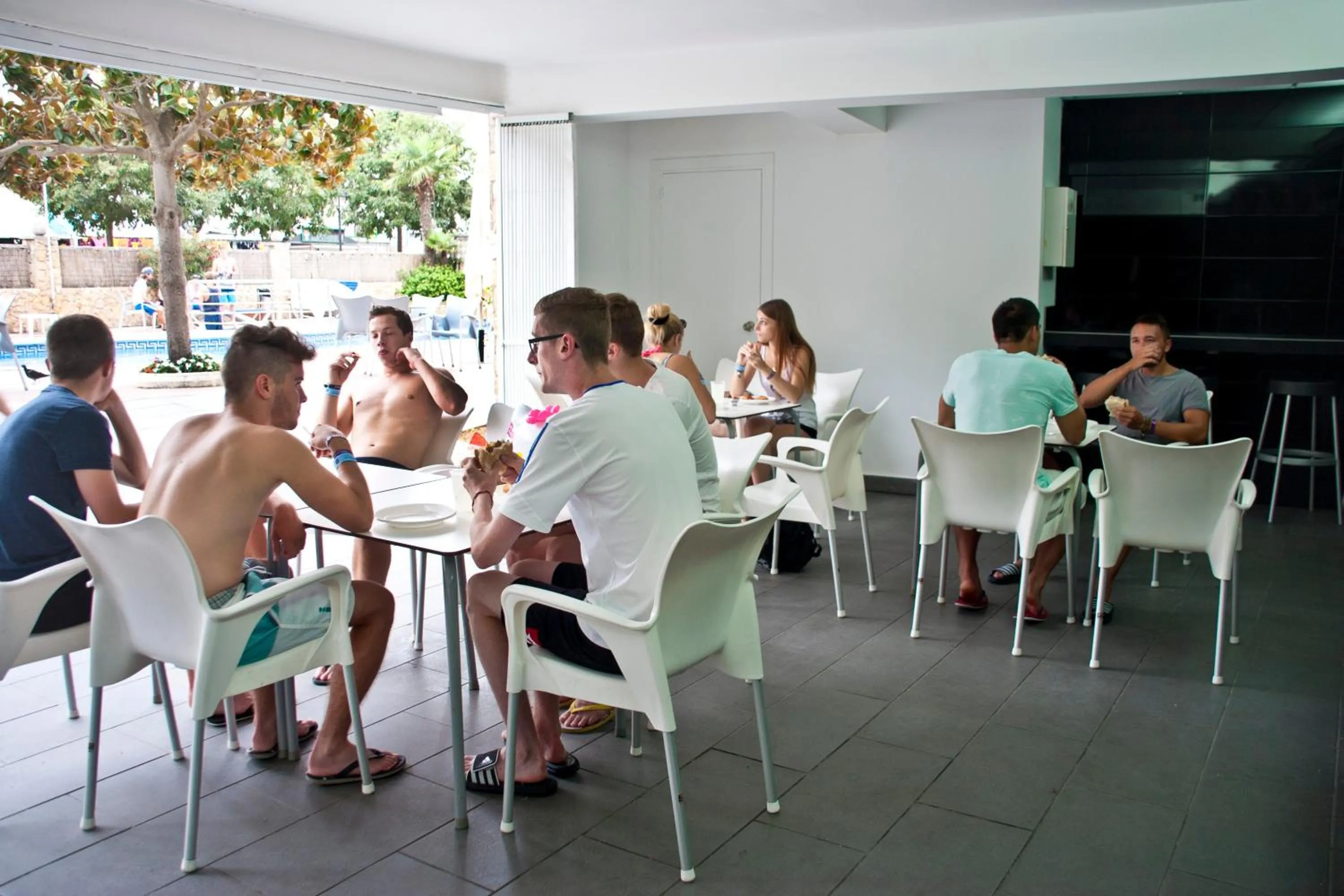 Communal lounge/ TV room in Hotel Esplai