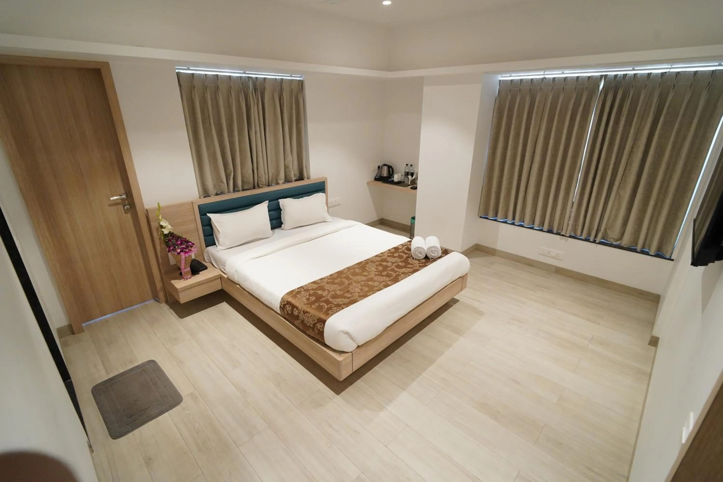 Bedroom, Bed in Excellent Homes