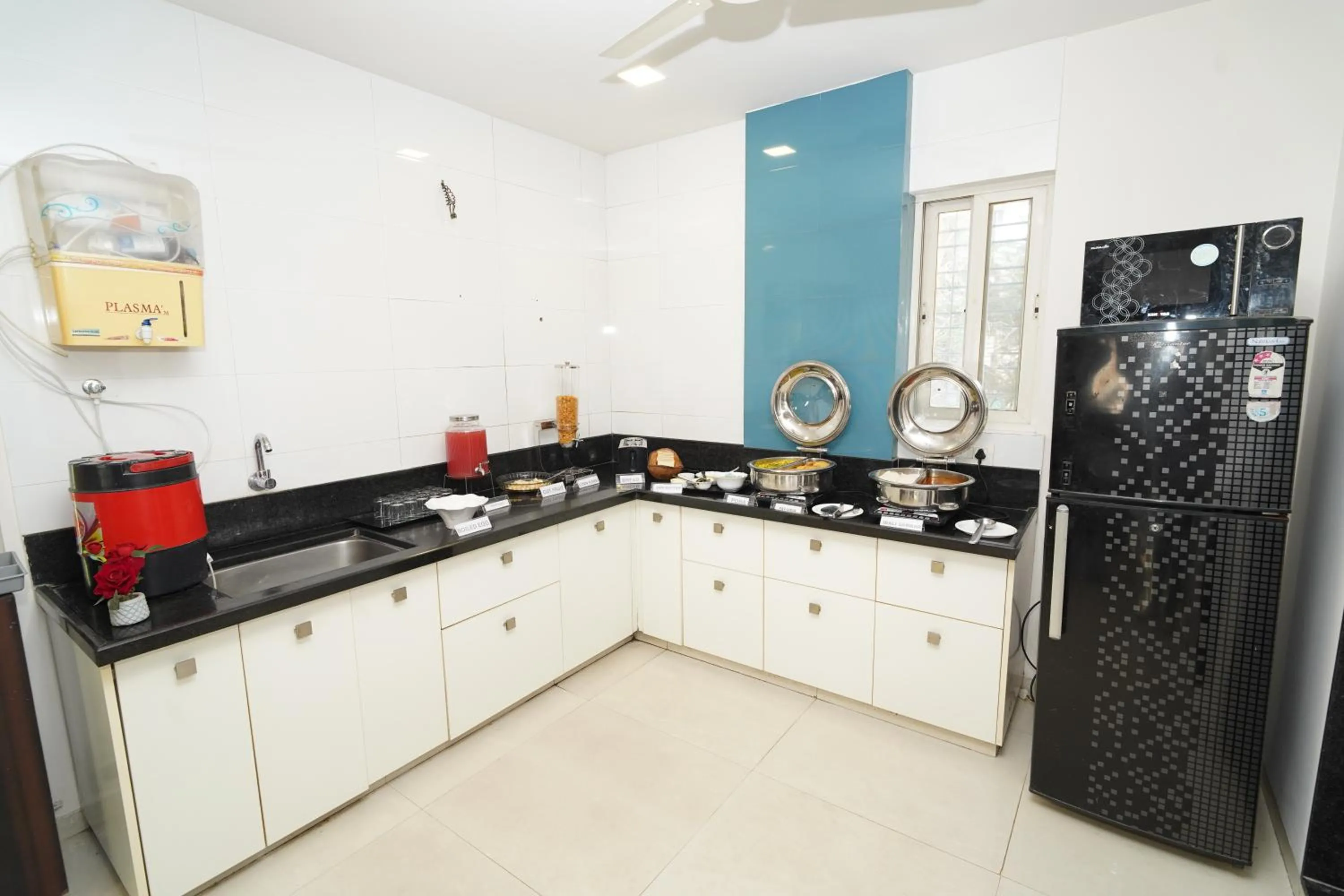 Breakfast in Excellent Homes