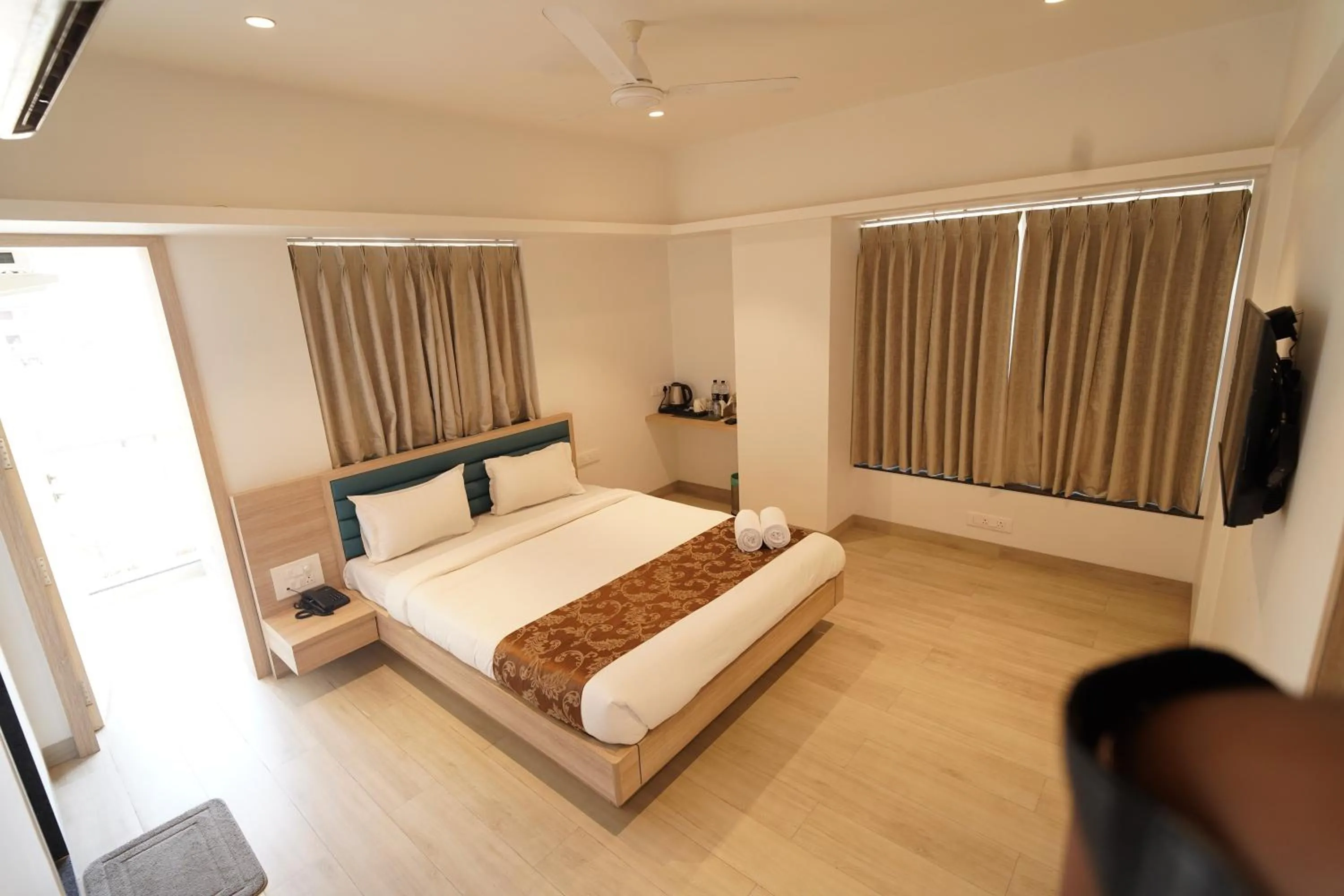 Bedroom, Bed in Excellent Homes