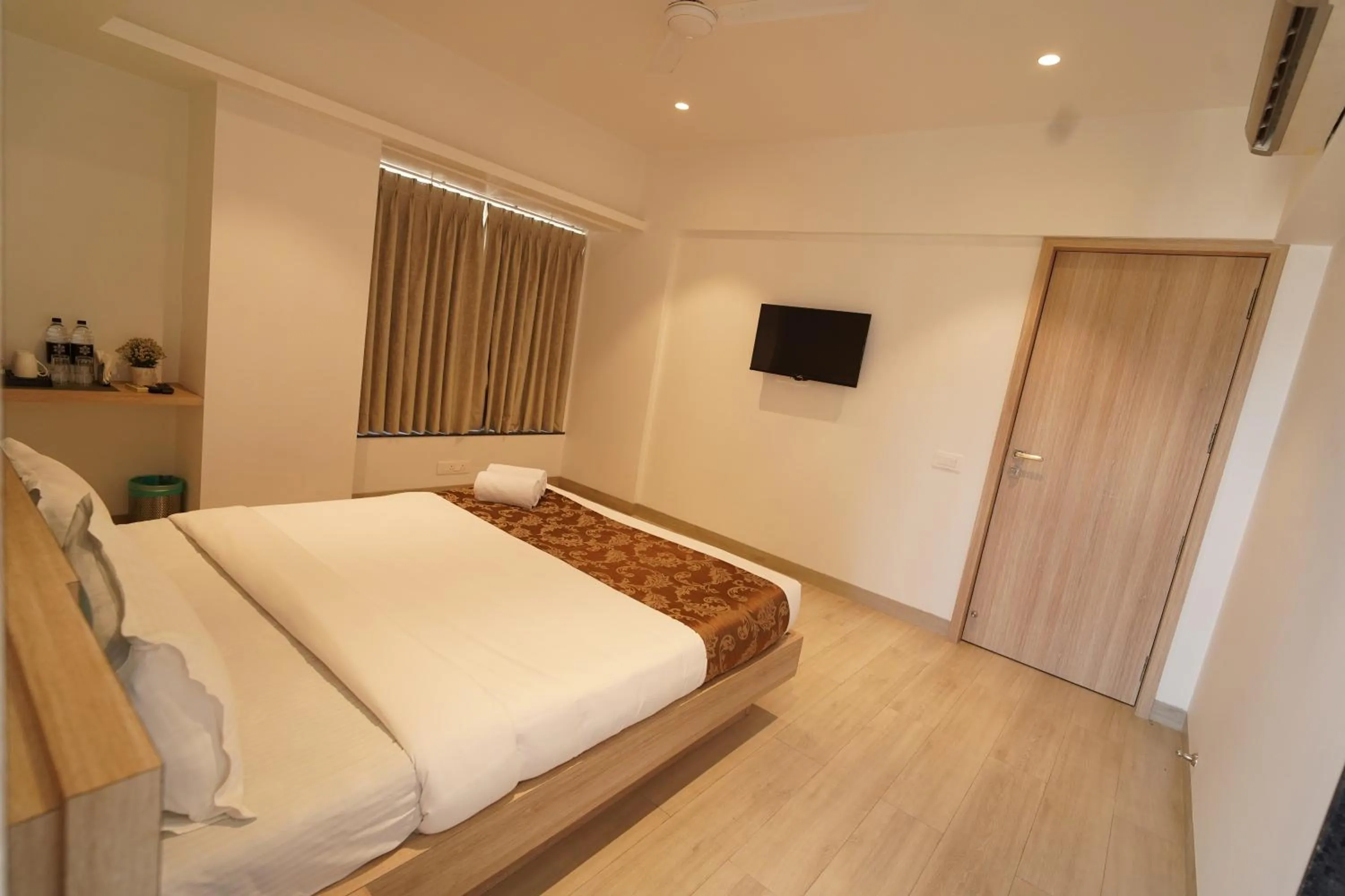 Bedroom, Bed in Excellent Homes