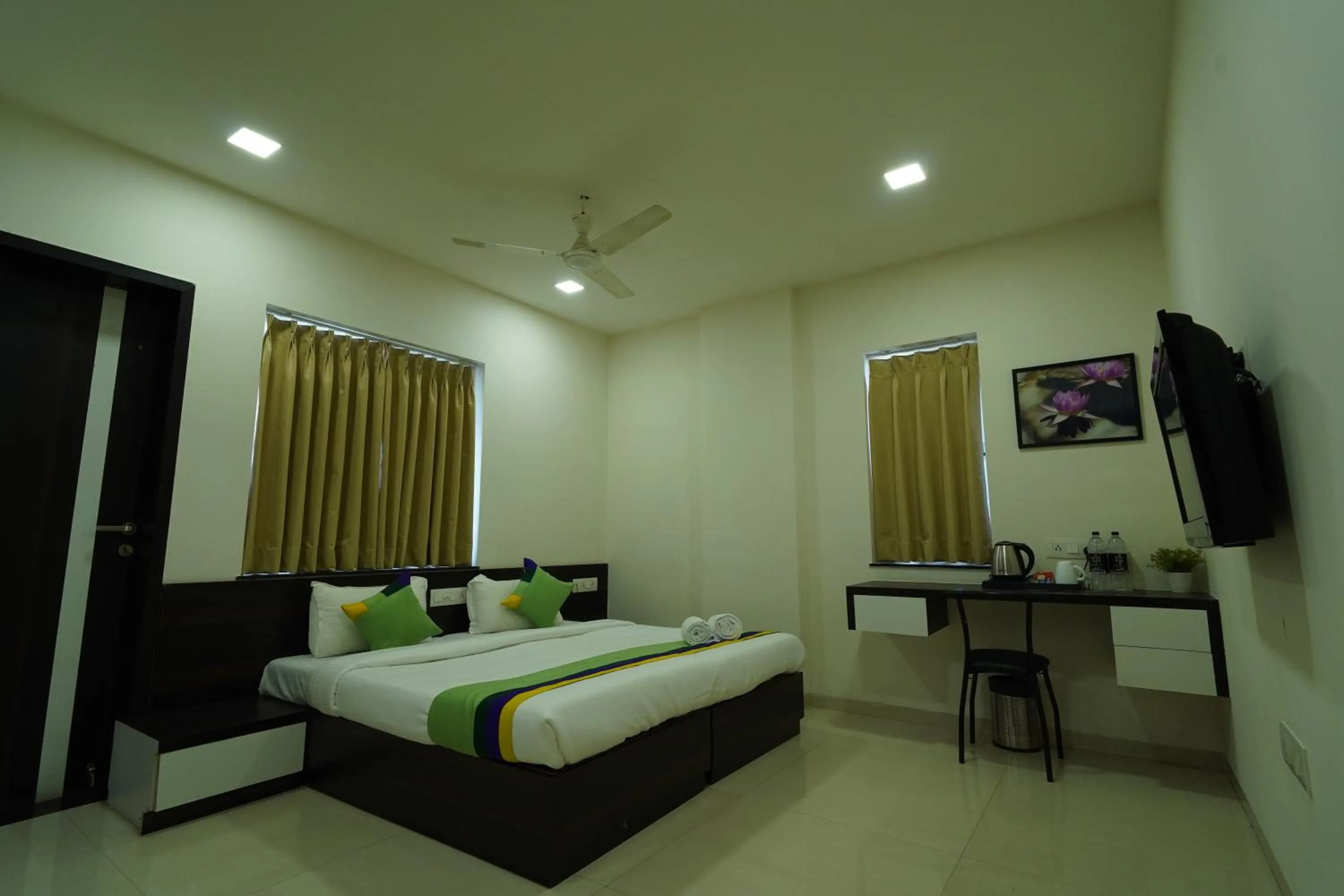 Bedroom, Bed in Excellent Homes