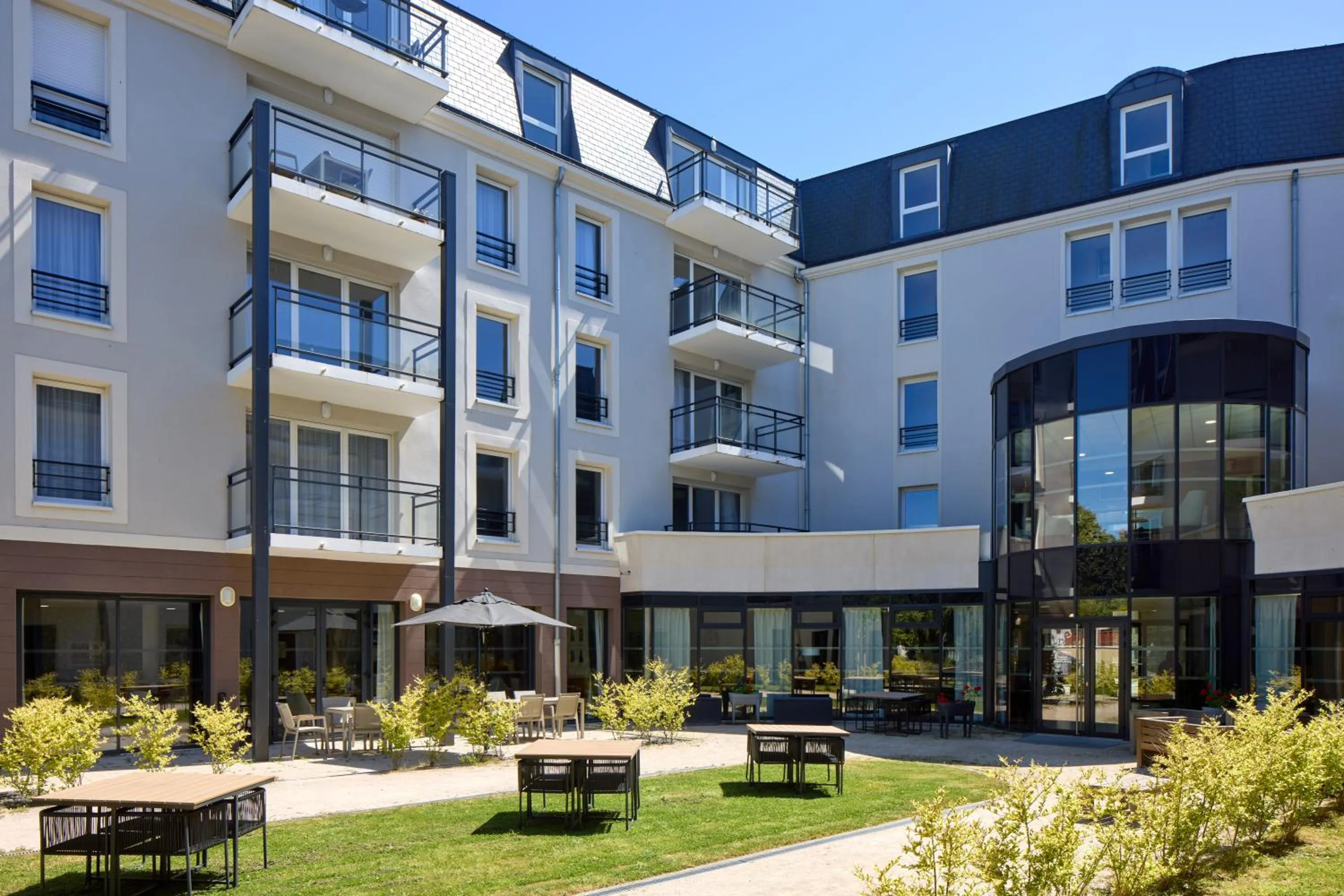 Garden in Quality Aparthotel Cherbourg