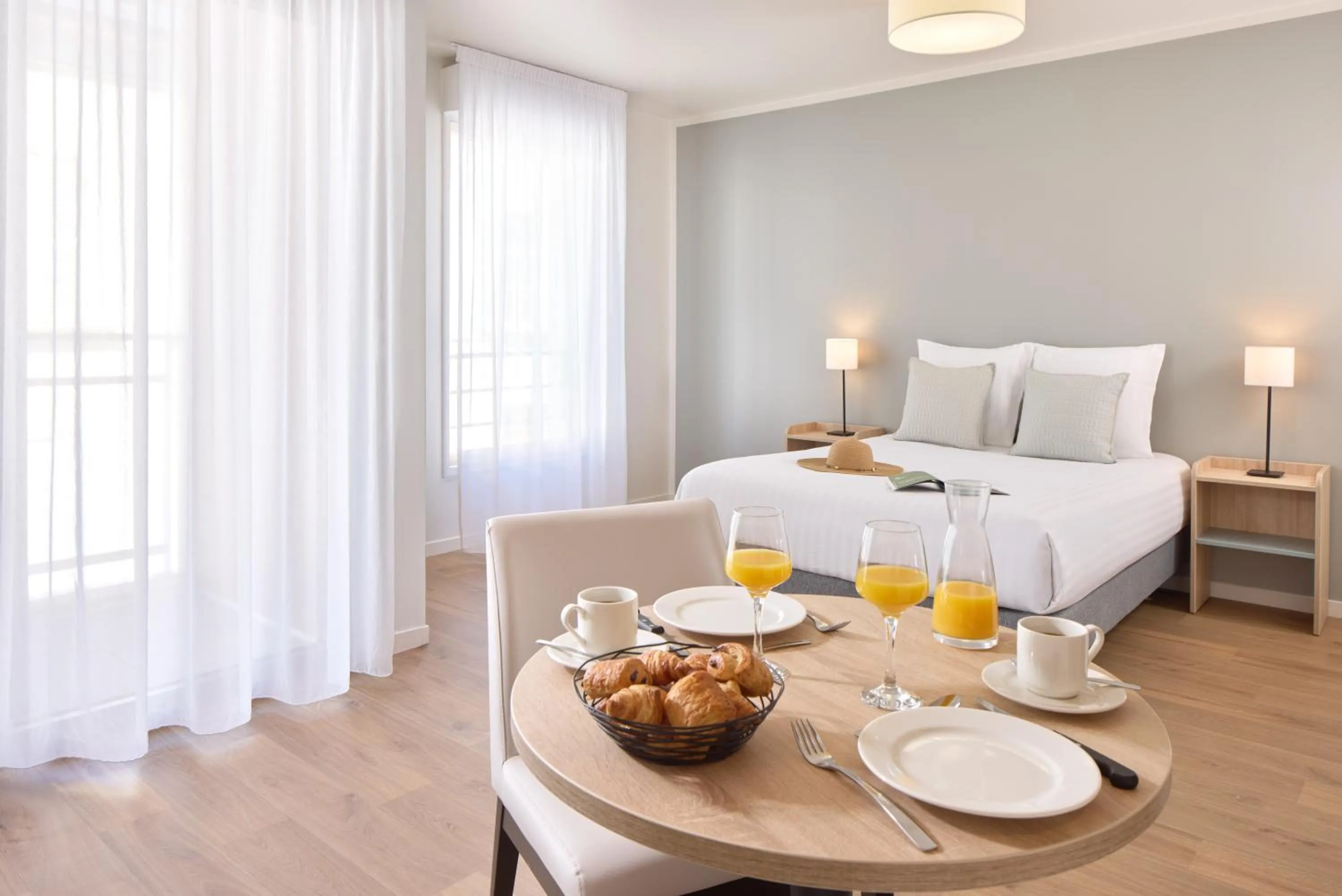 Kitchen or kitchenette, Bed in Quality Aparthotel Cherbourg