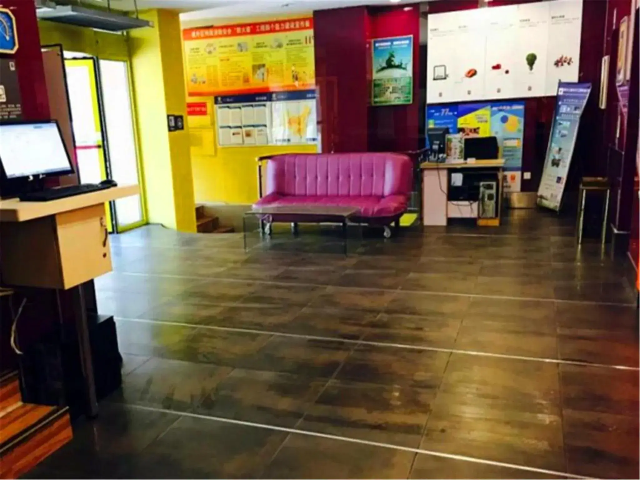 Lobby or reception in 7Days Inn Harbin Chengde Plaza Lobby or reception in 7Days Inn Harbin Chengde Plaza