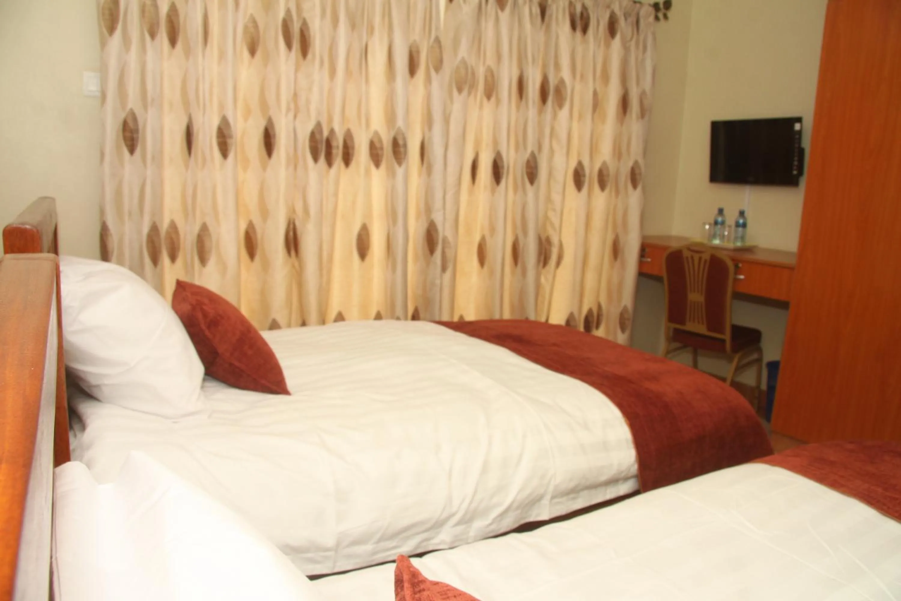 Photo of the whole room, Bed in Nairobi Transit Hotel