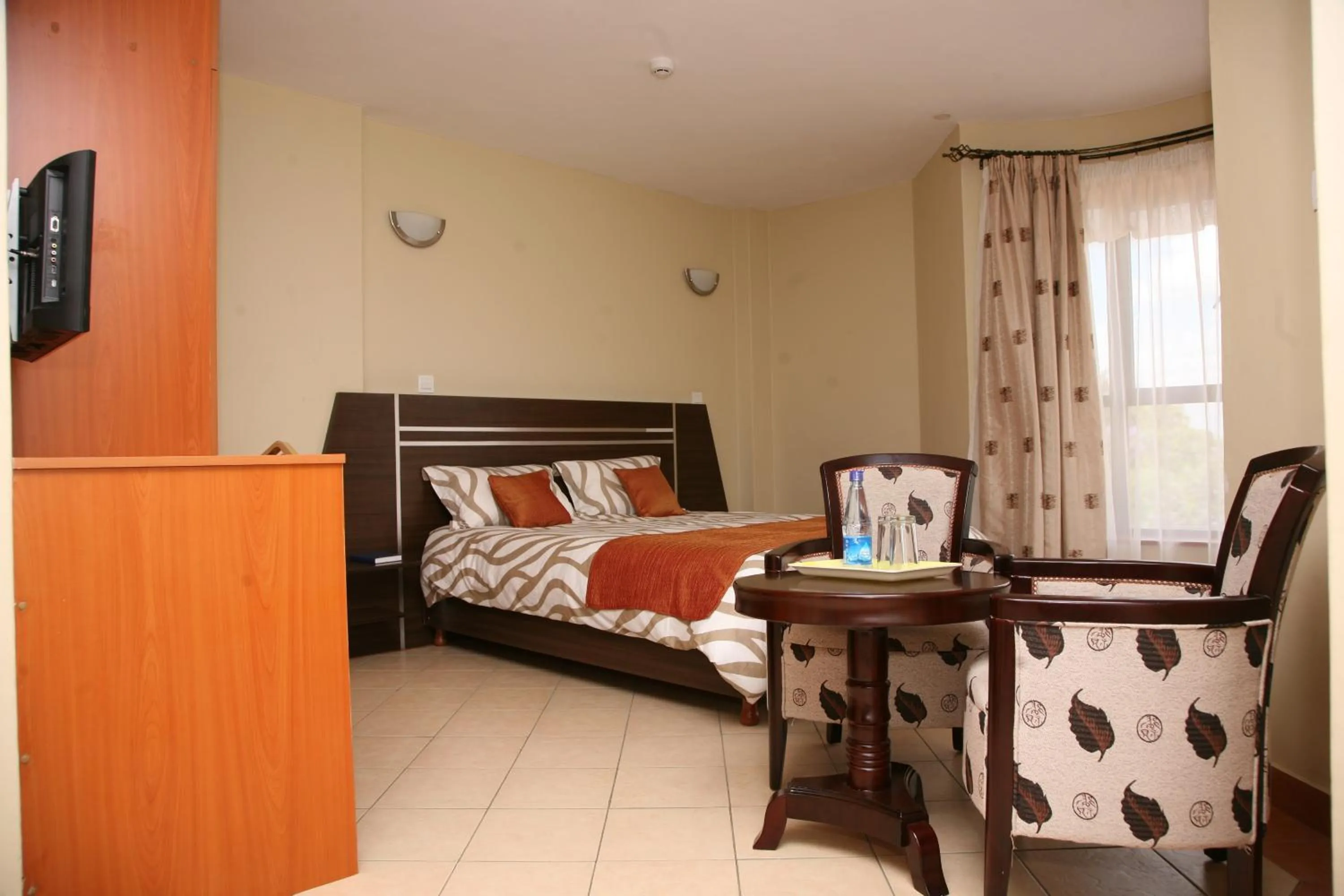 Photo of the whole room, Bed in Nairobi Transit Hotel