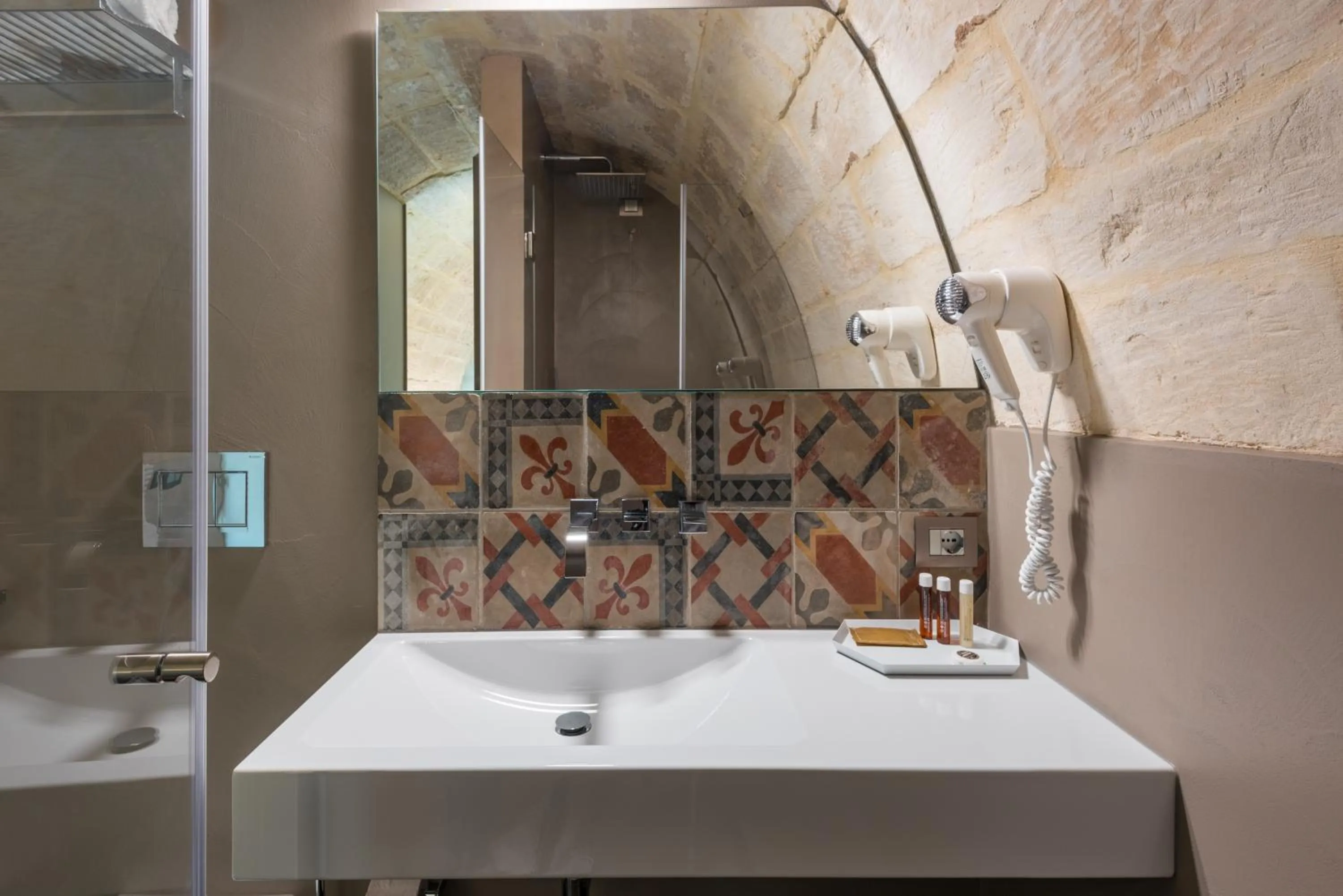 Shower in Villa Boscarino Boutique Hotel & Spa