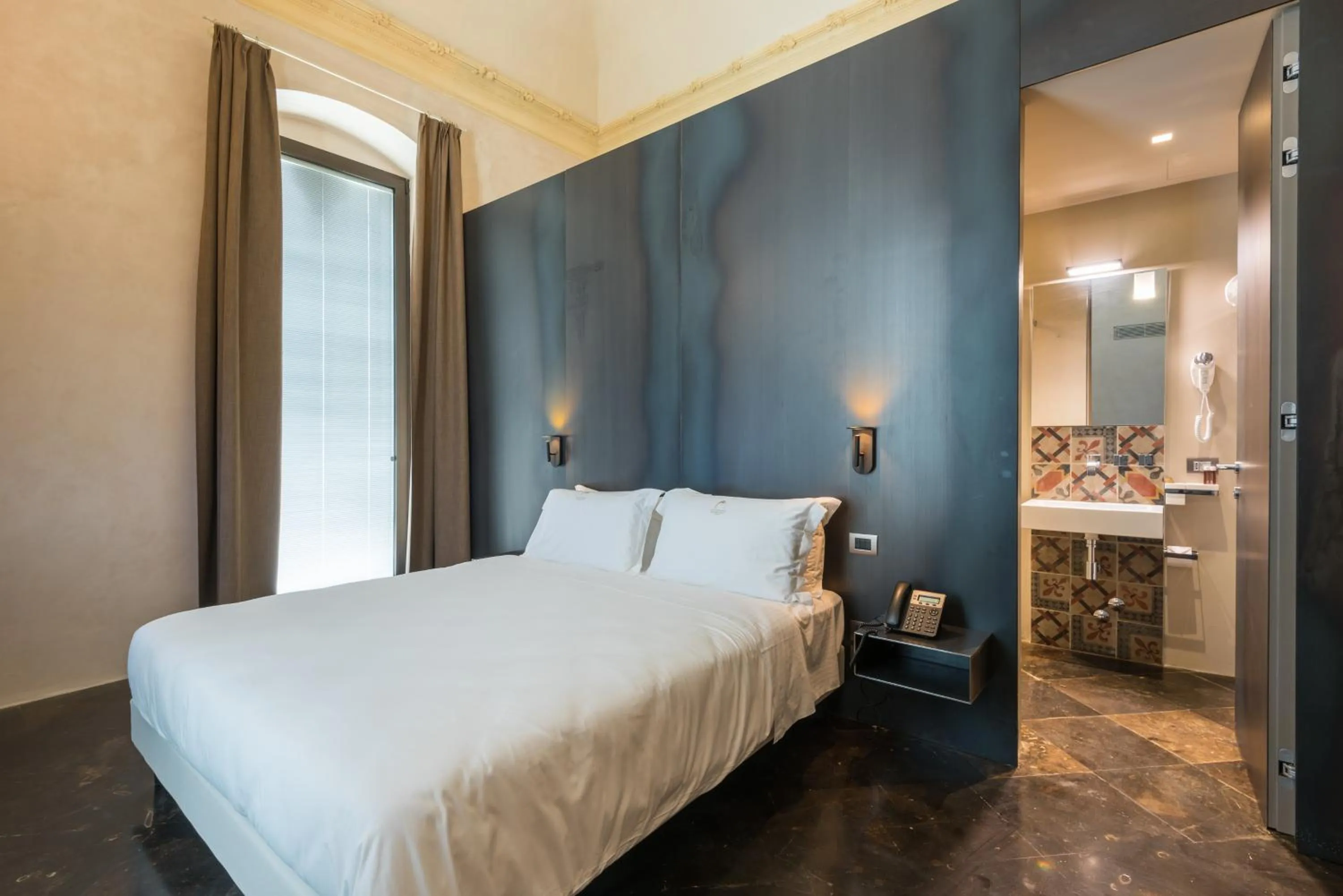 Bathroom, Bed in Villa Boscarino Boutique Hotel & Spa