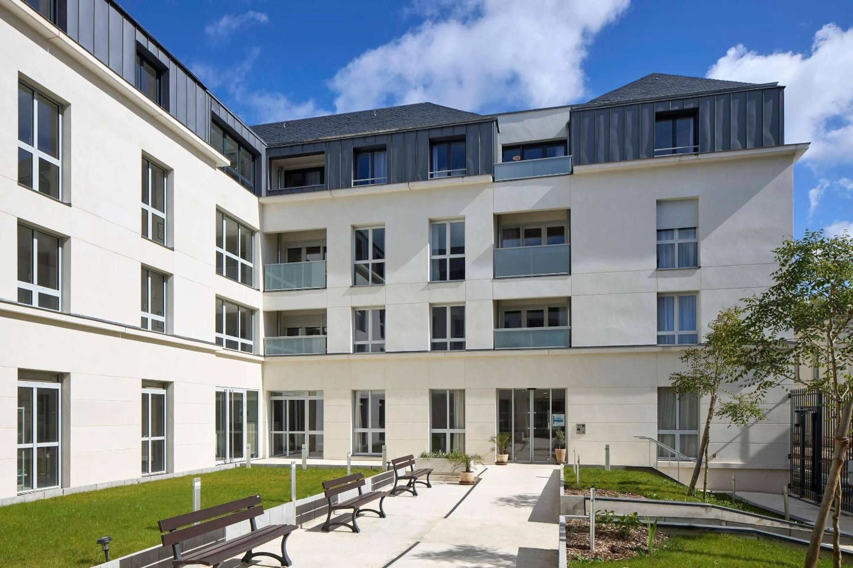 Property building in Quality Aparthotel Saumur