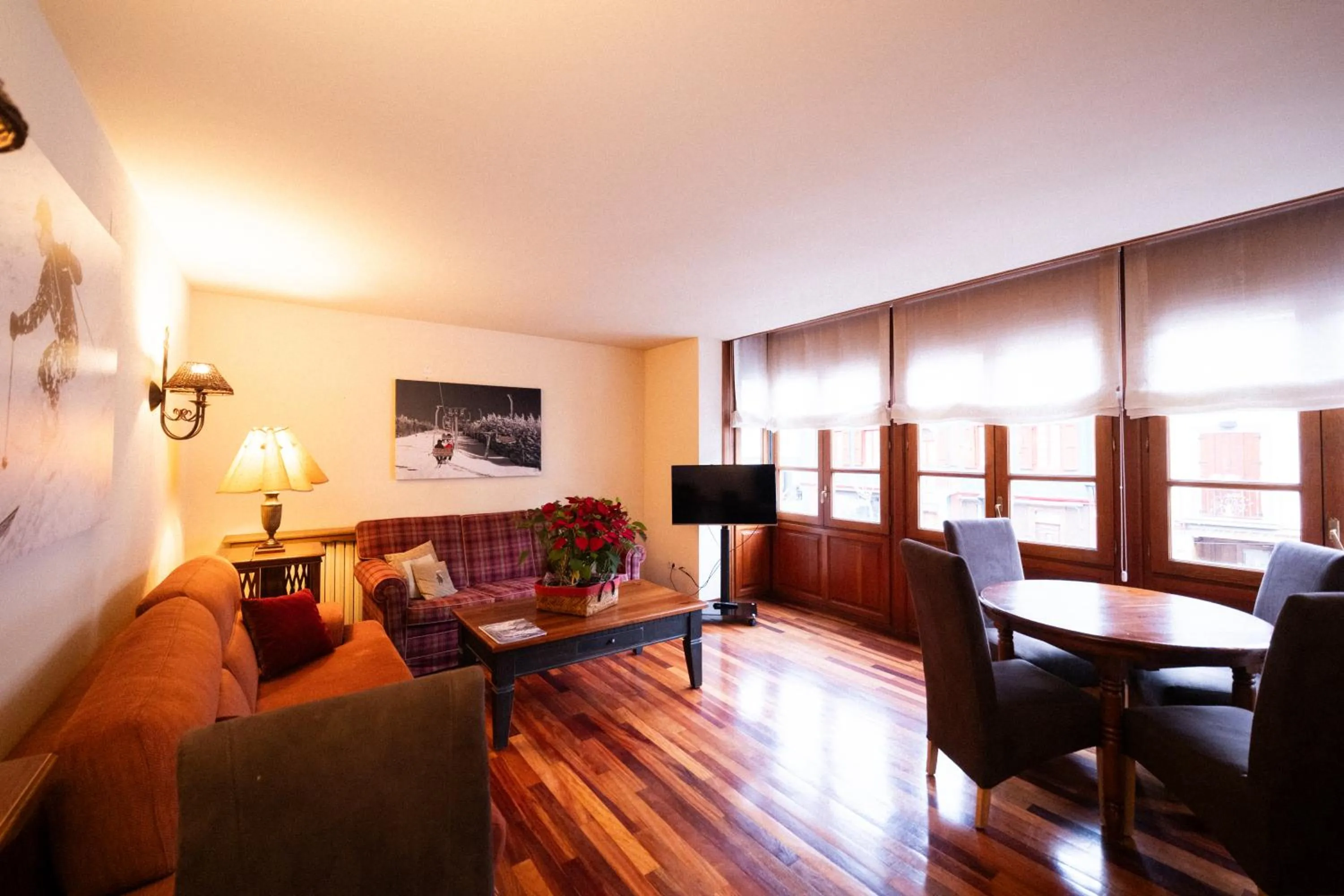 Communal lounge/ TV room in Hotel Fonfreda