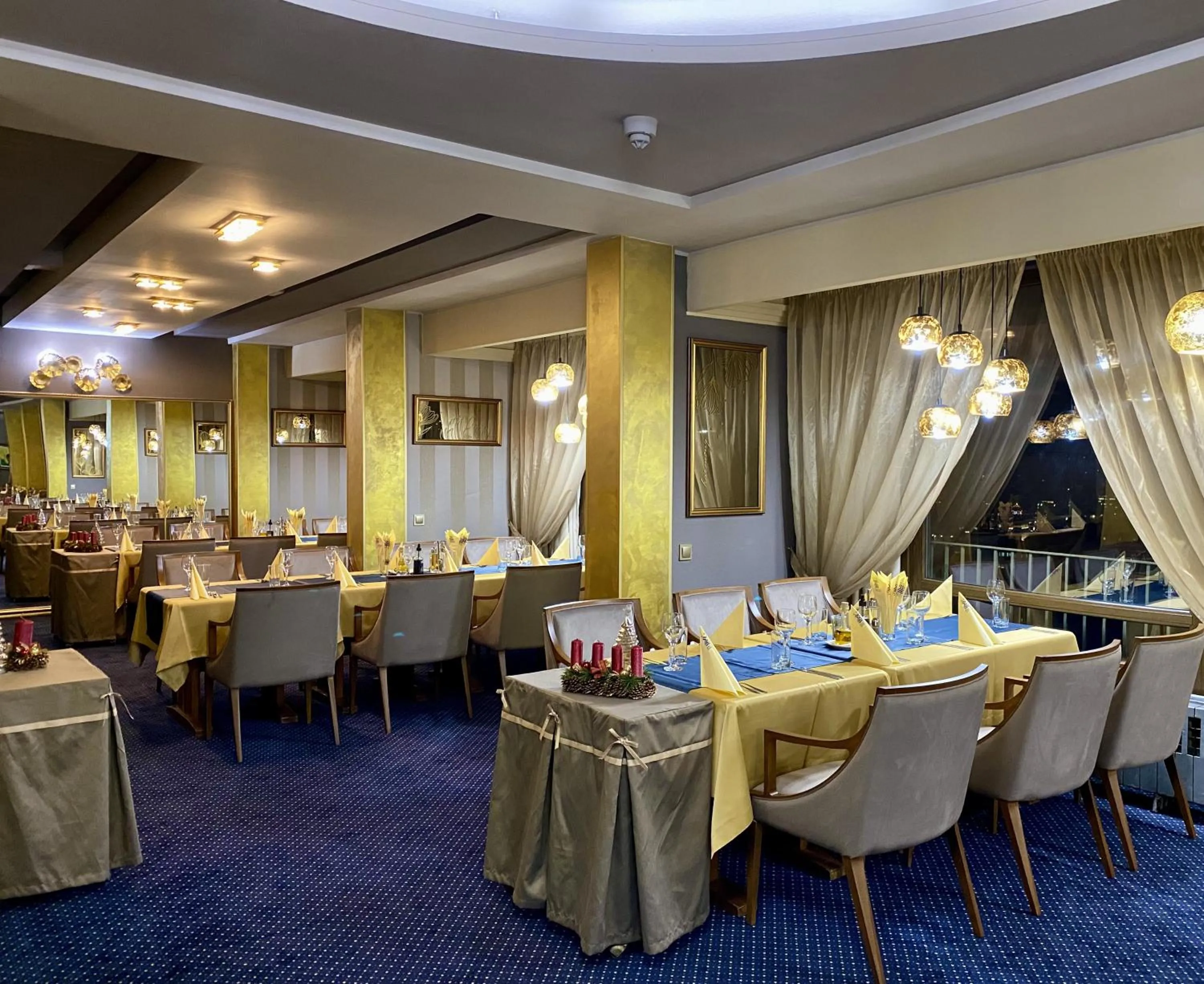 Restaurant/places to eat in Hotel Balkan