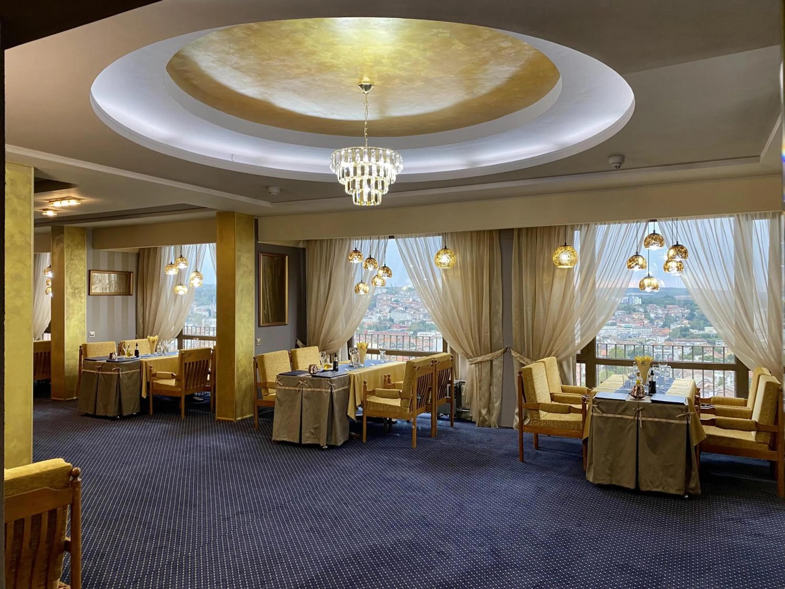 Restaurant/places to eat in Hotel Balkan