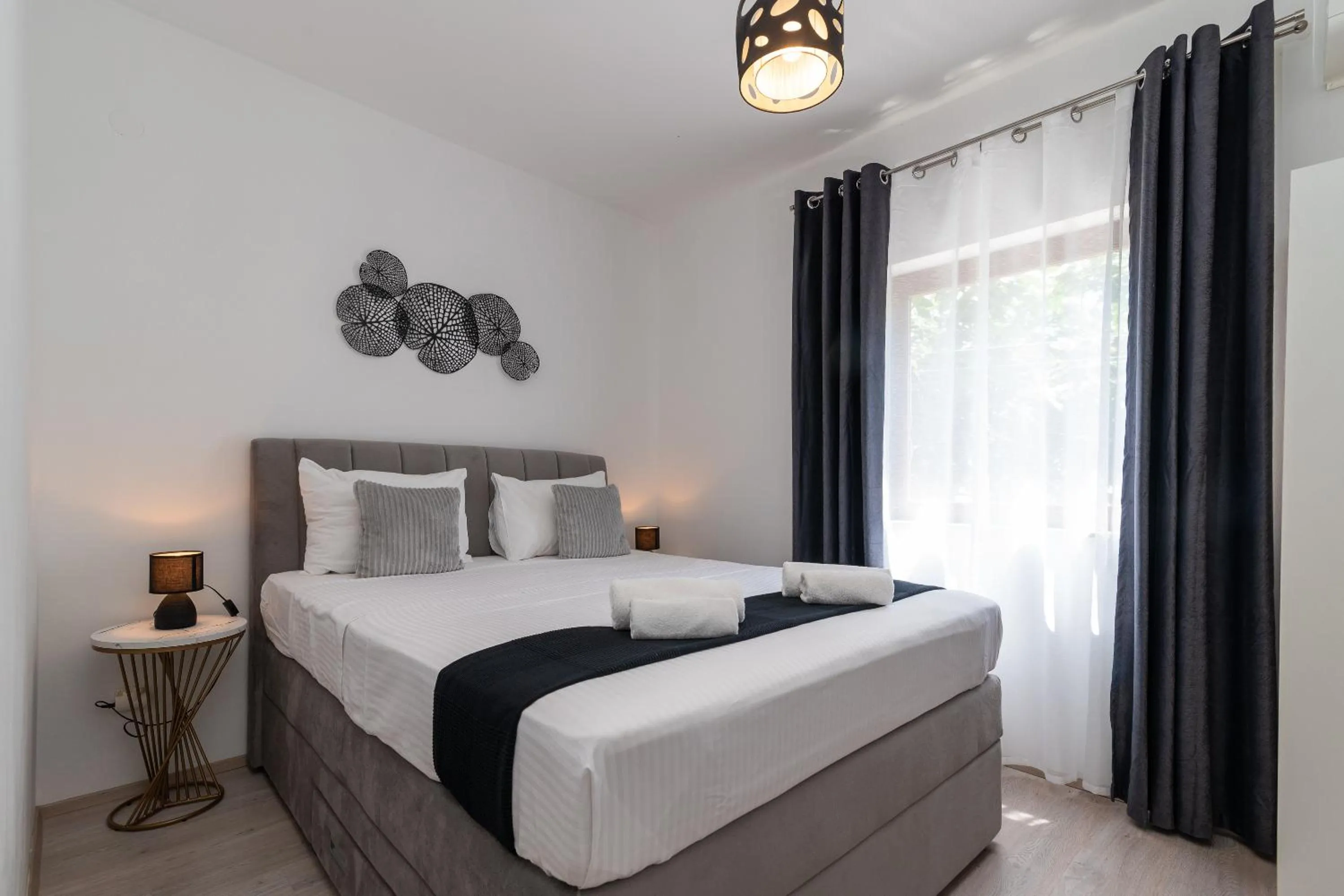 Queen Room in Apartments Bozan