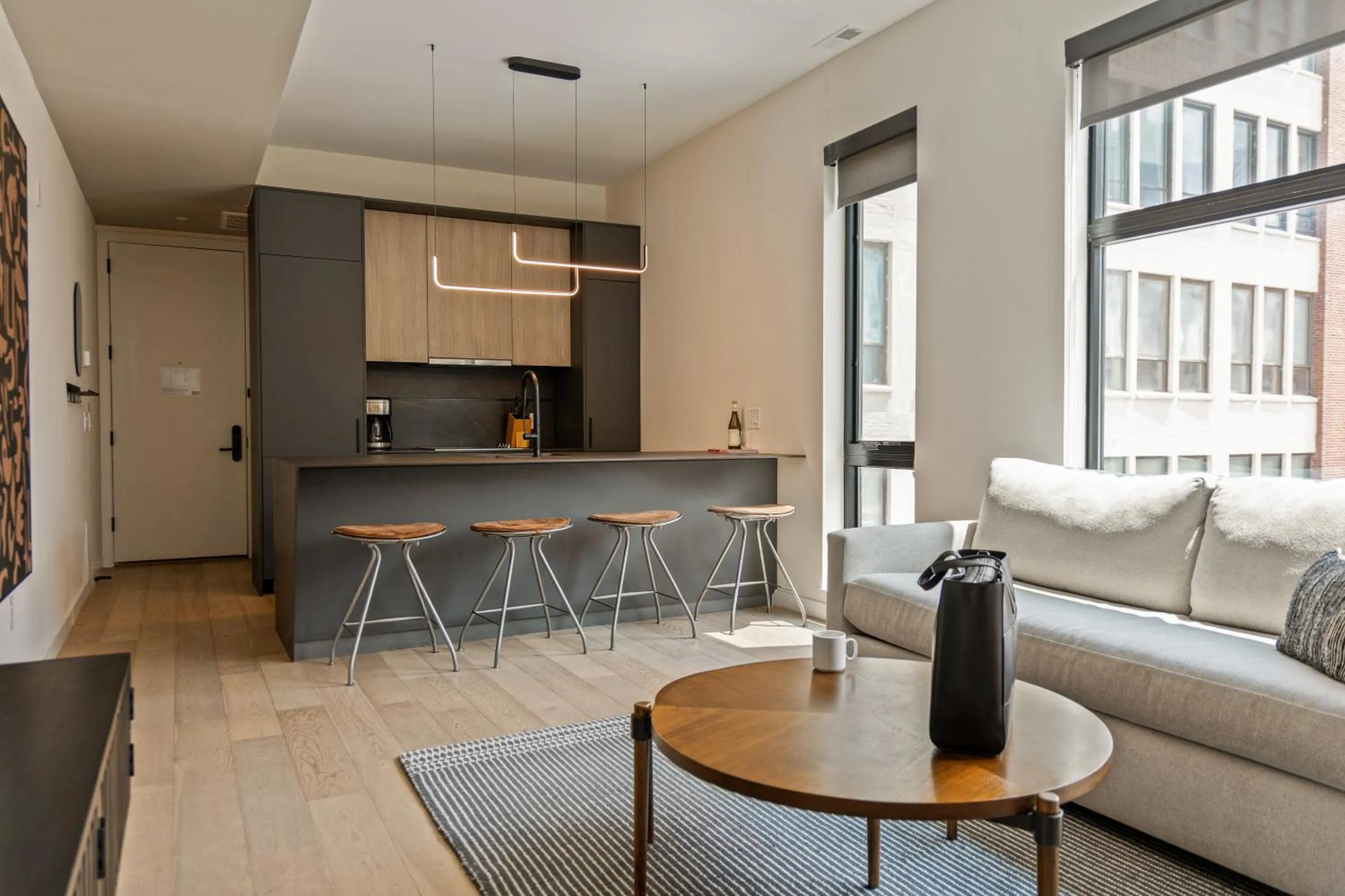 Living room in Sosuite at The Onyx - Museum District