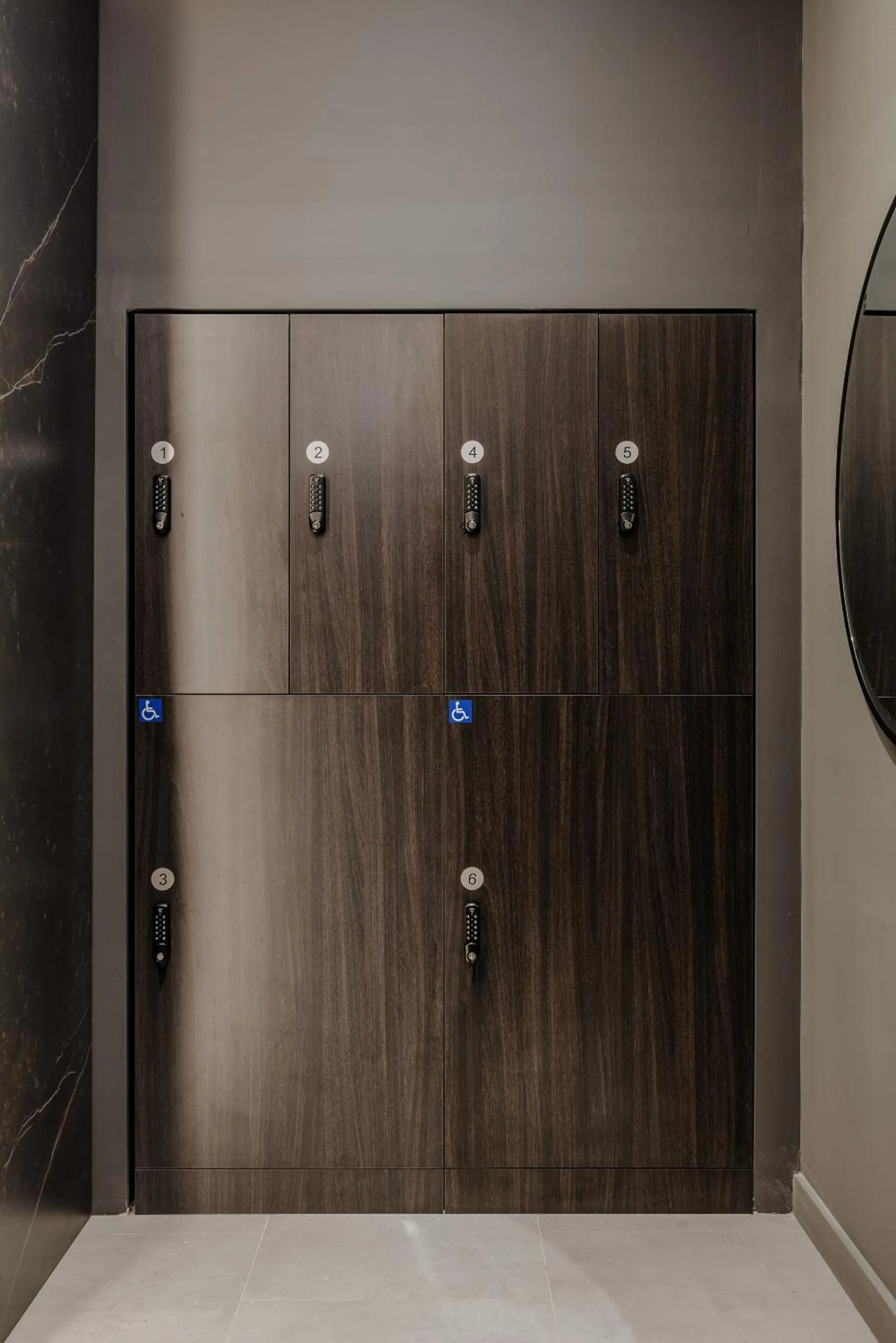 wardrobe in Sosuite at The Onyx - Museum District