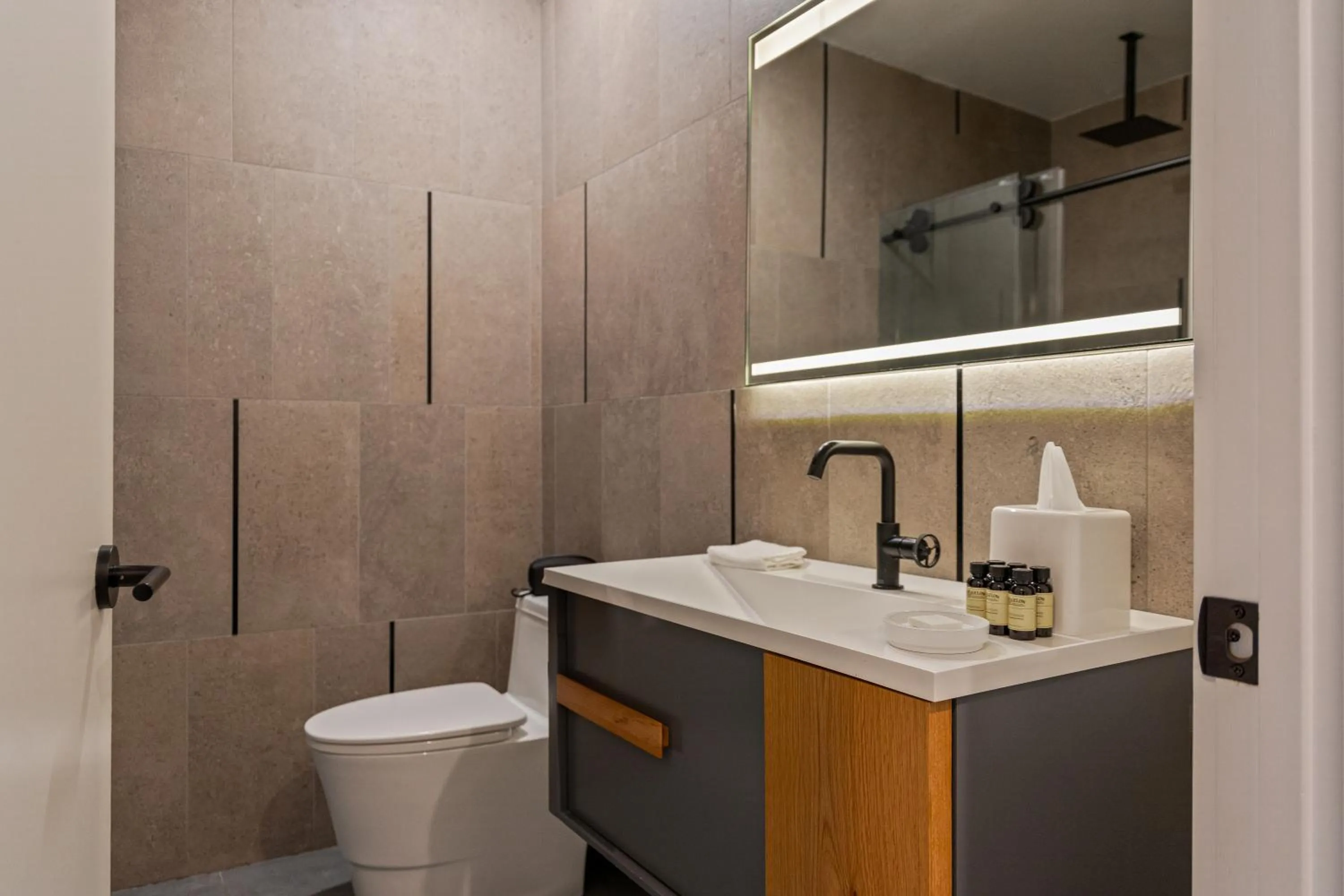Bathroom in Sosuite at The Onyx - Museum District