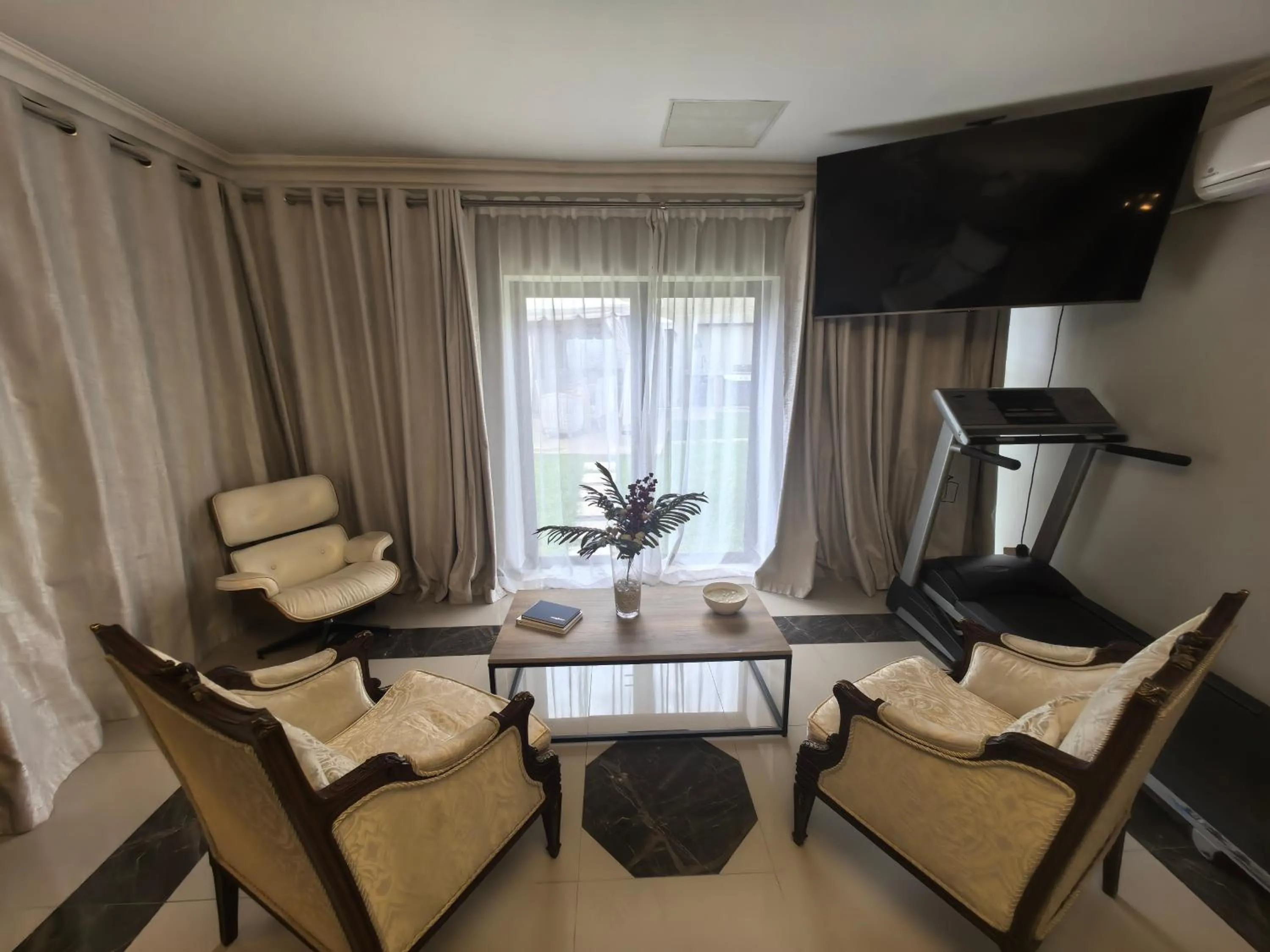 Bryanston Palms Accommodation