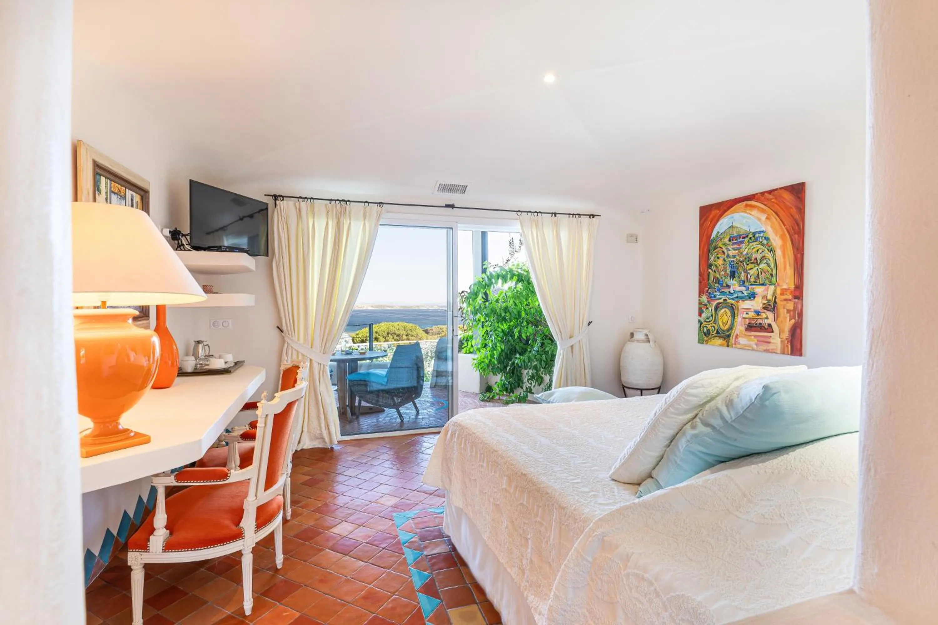 Photo of the whole room, Bed in Hôtel Marina di cavu