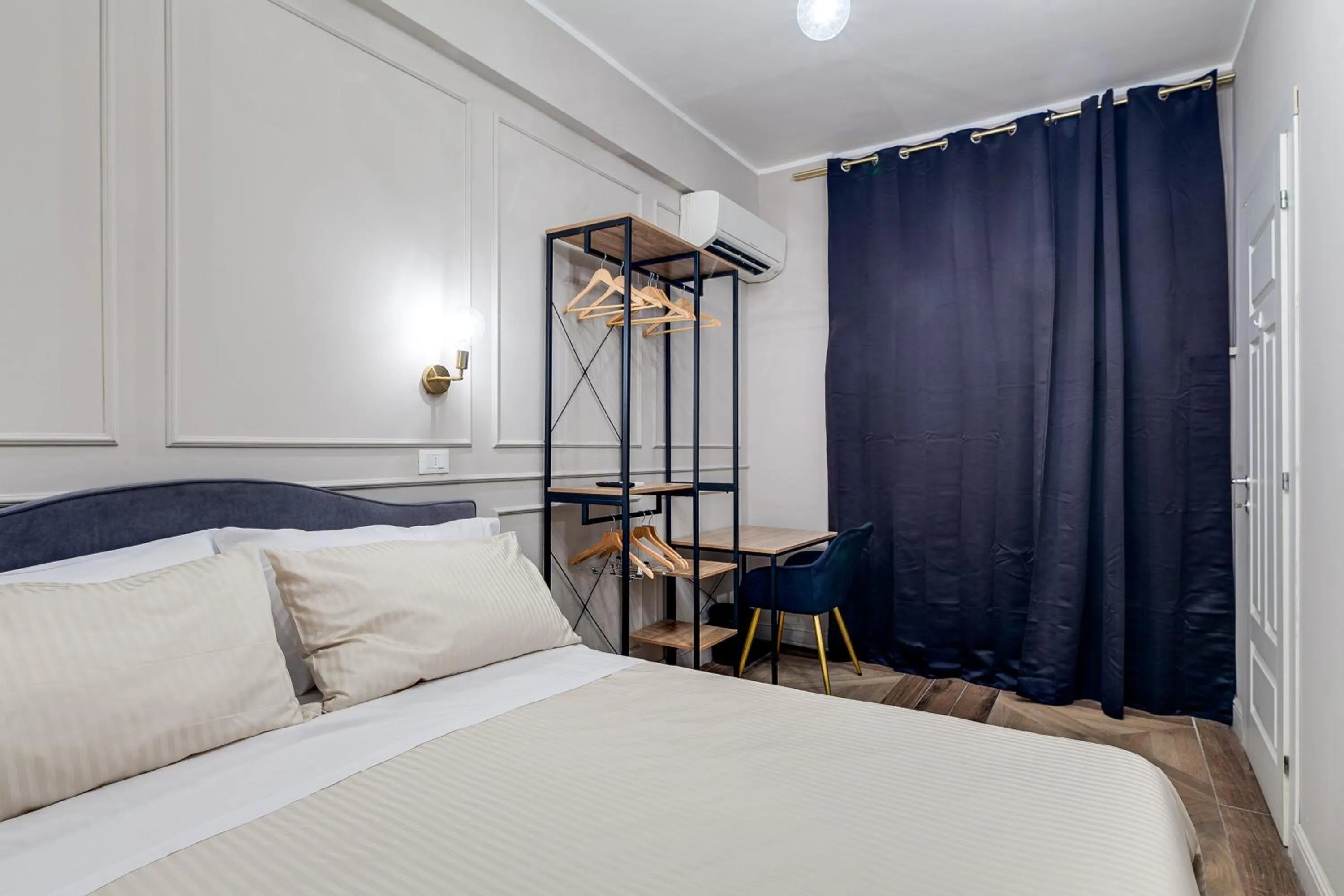 Bedroom, Bed in Vogue Suites Rome