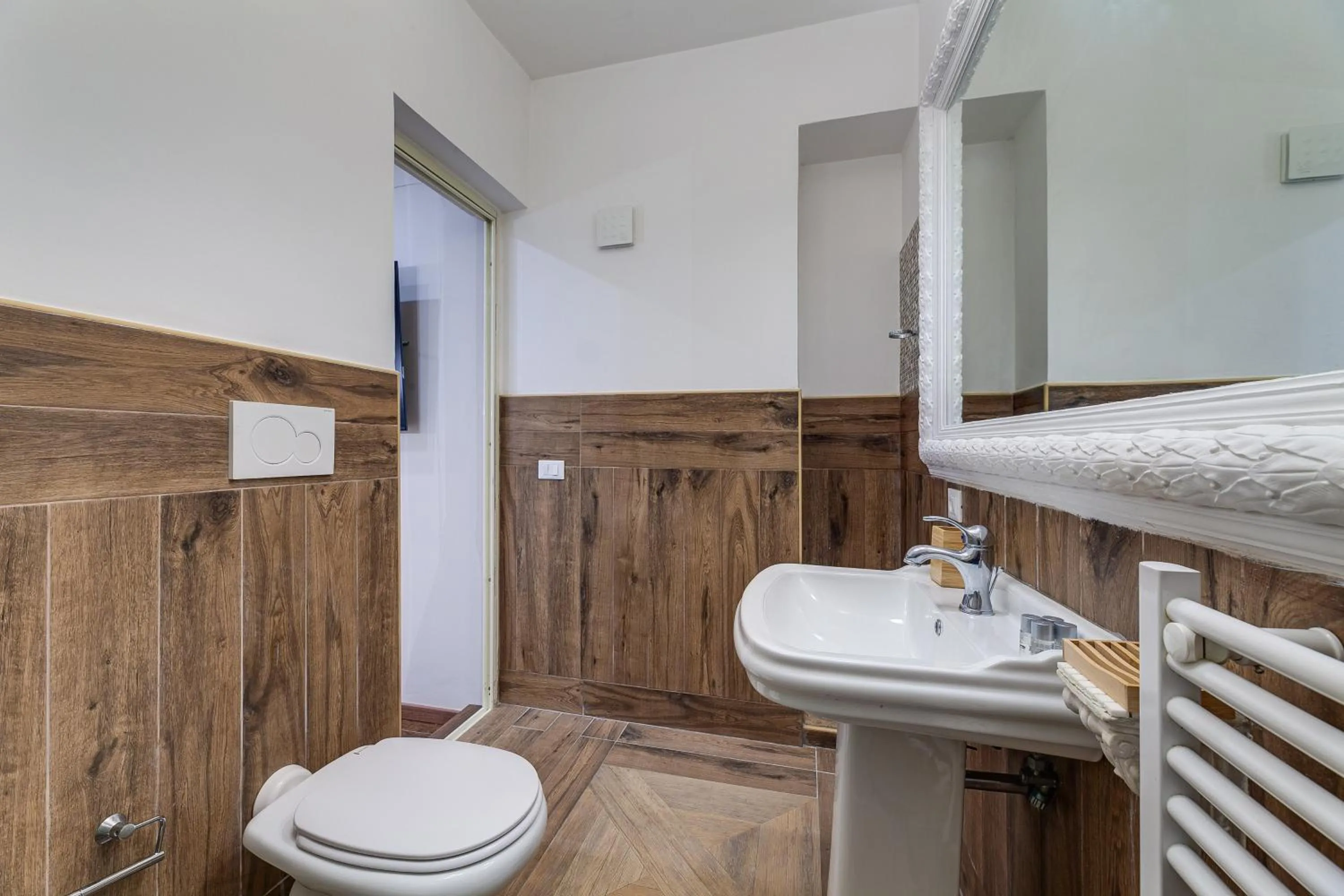 Bathroom in Vogue Suites Rome