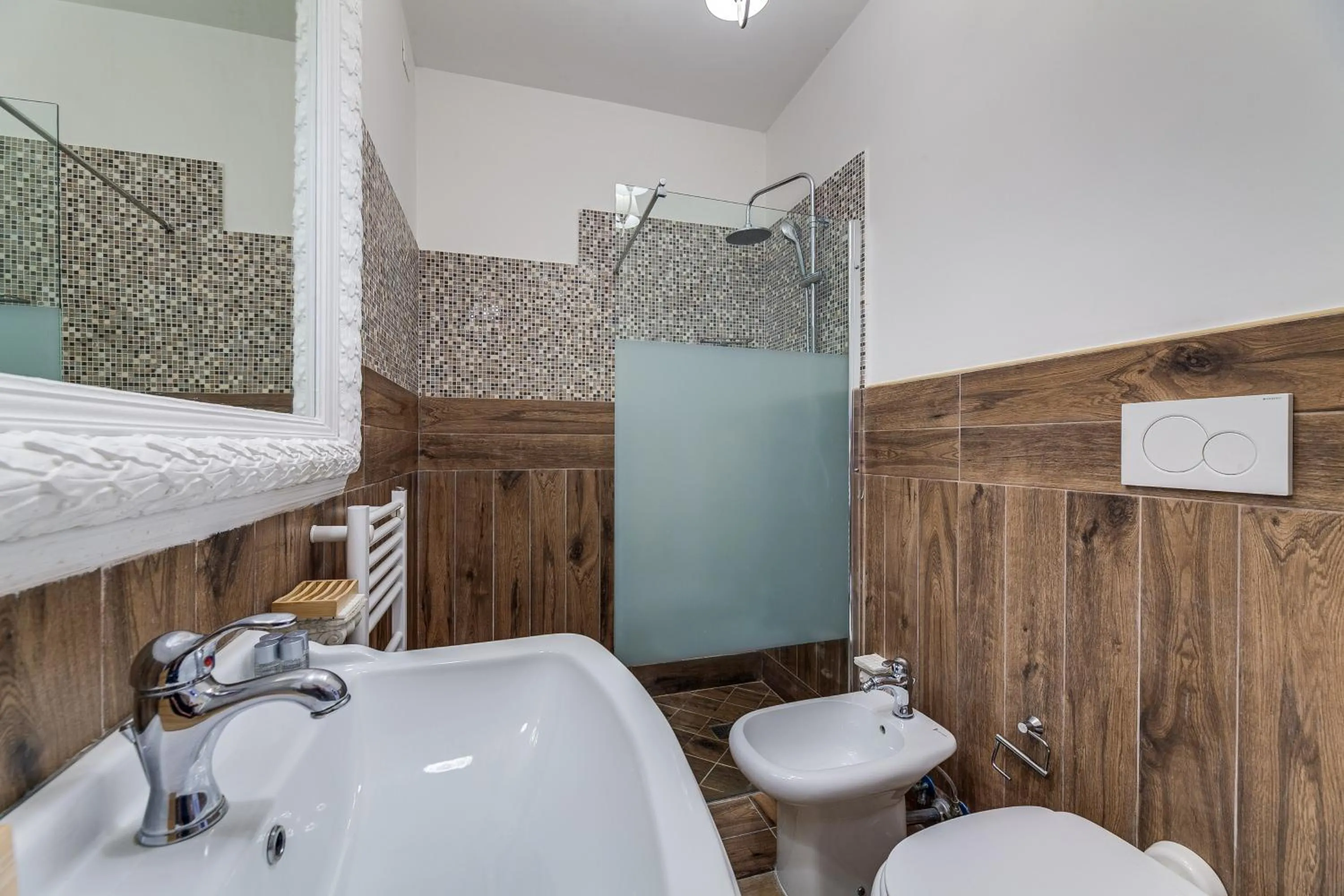 Bathroom in Vogue Suites Rome