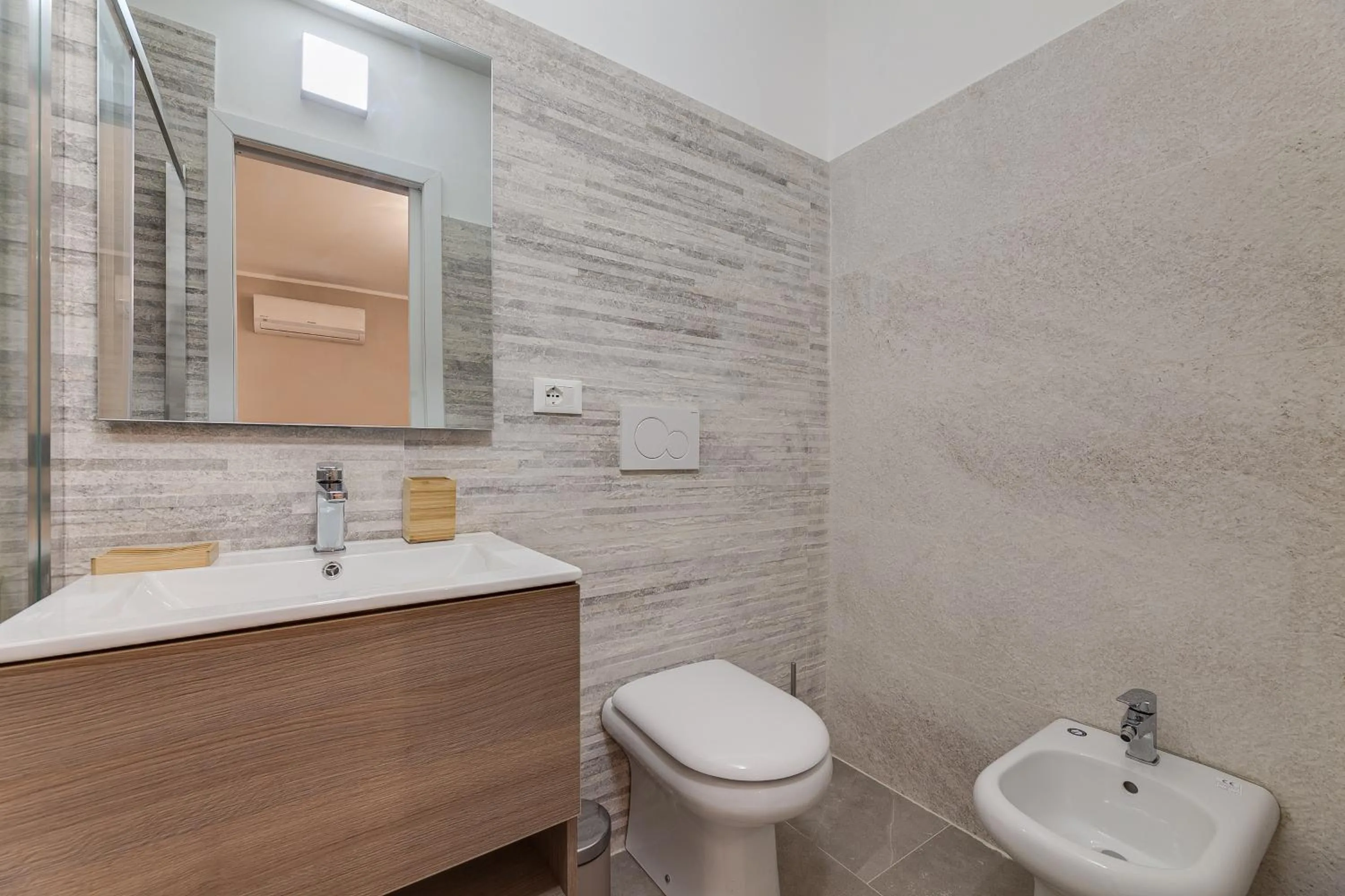 Bathroom in Vogue Suites Rome