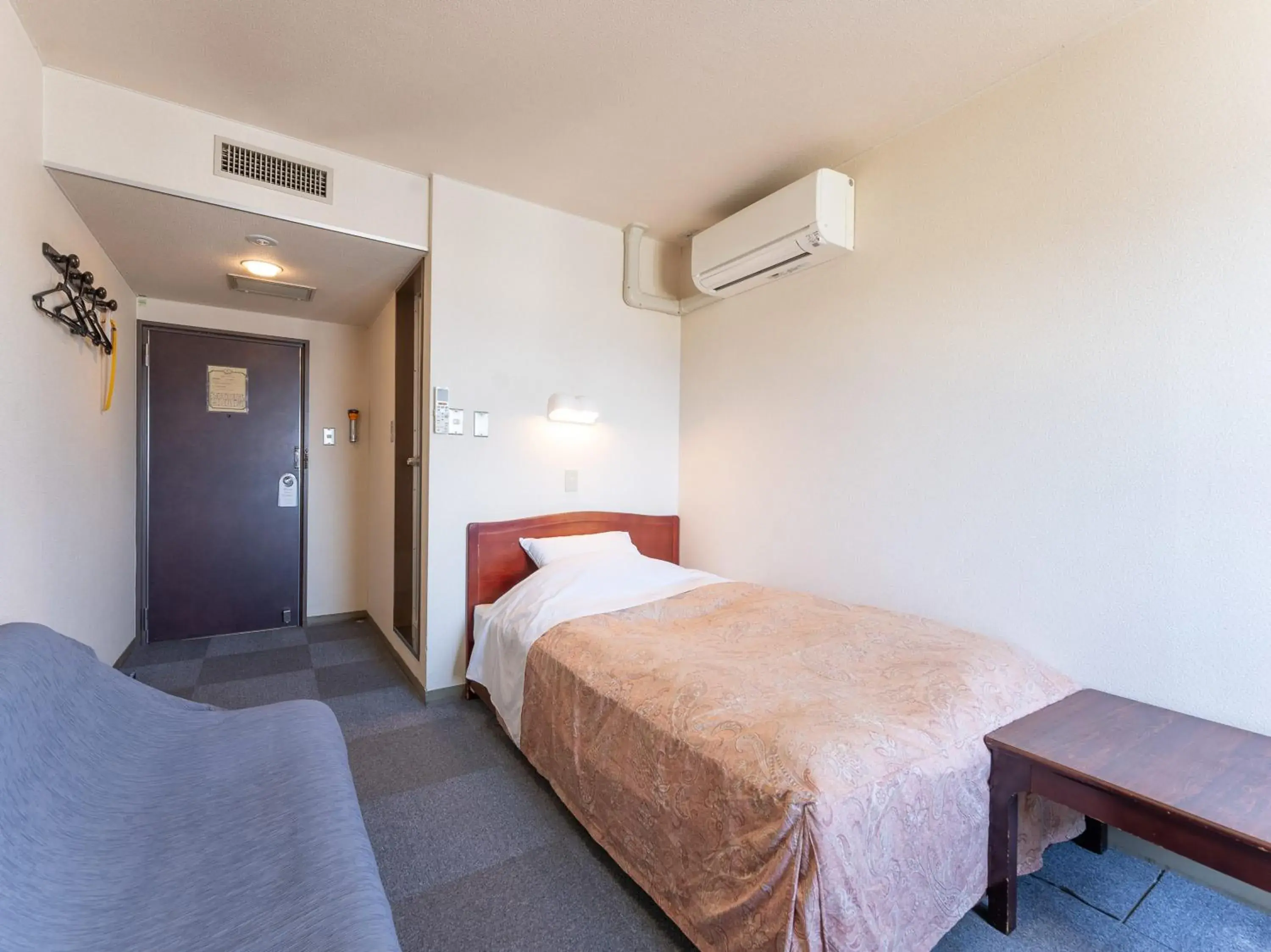Small Double Room - single occupancy - Non-Smoking in Omagari Empire Hotel Small Double Room - single occupancy - Non-Smoking in Omagari Empire Hotel