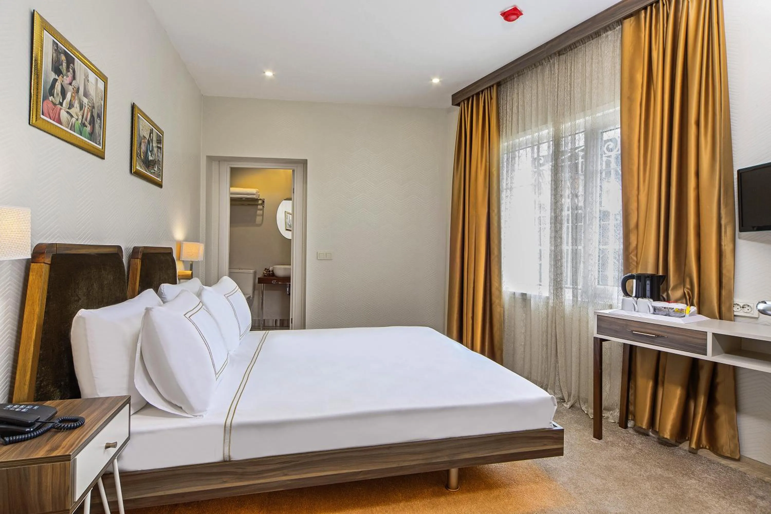 Photo of the whole room in Almina Guest House