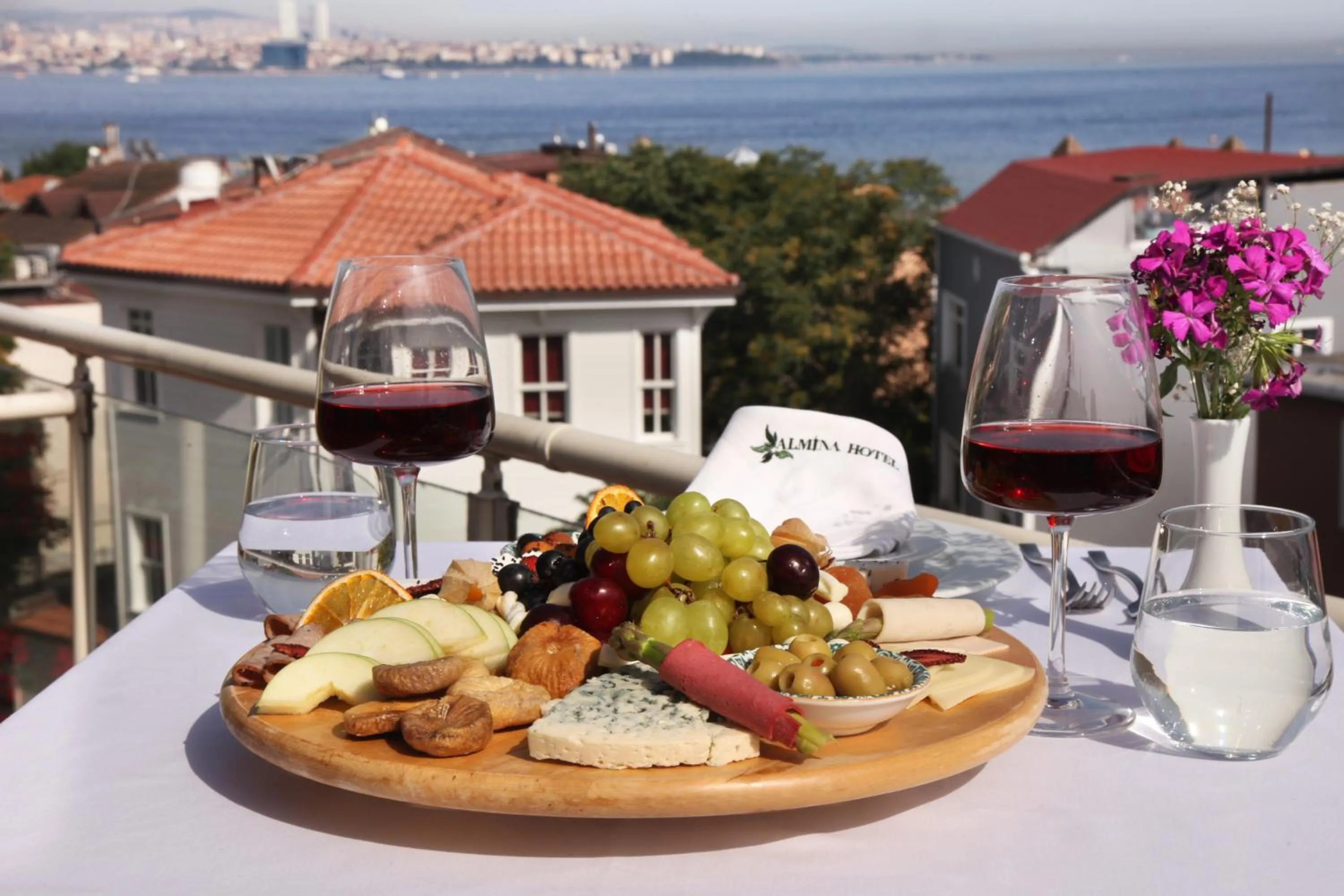 Food and drinks in Almina Guest House