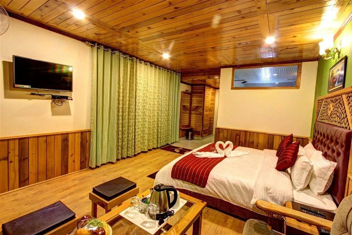 Bedroom, Bed in Luxe Signature