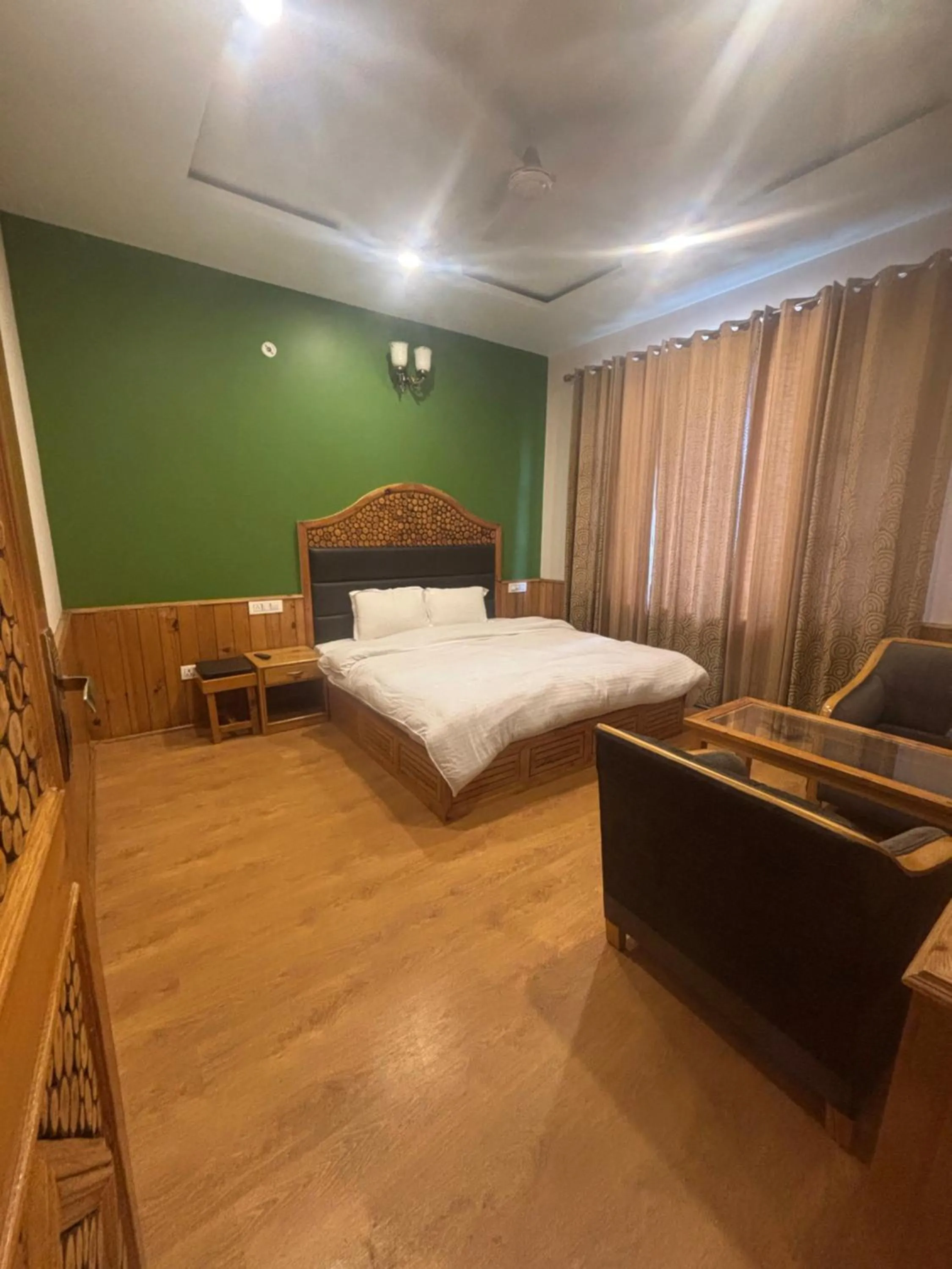 Bedroom, Bed in Luxe Signature