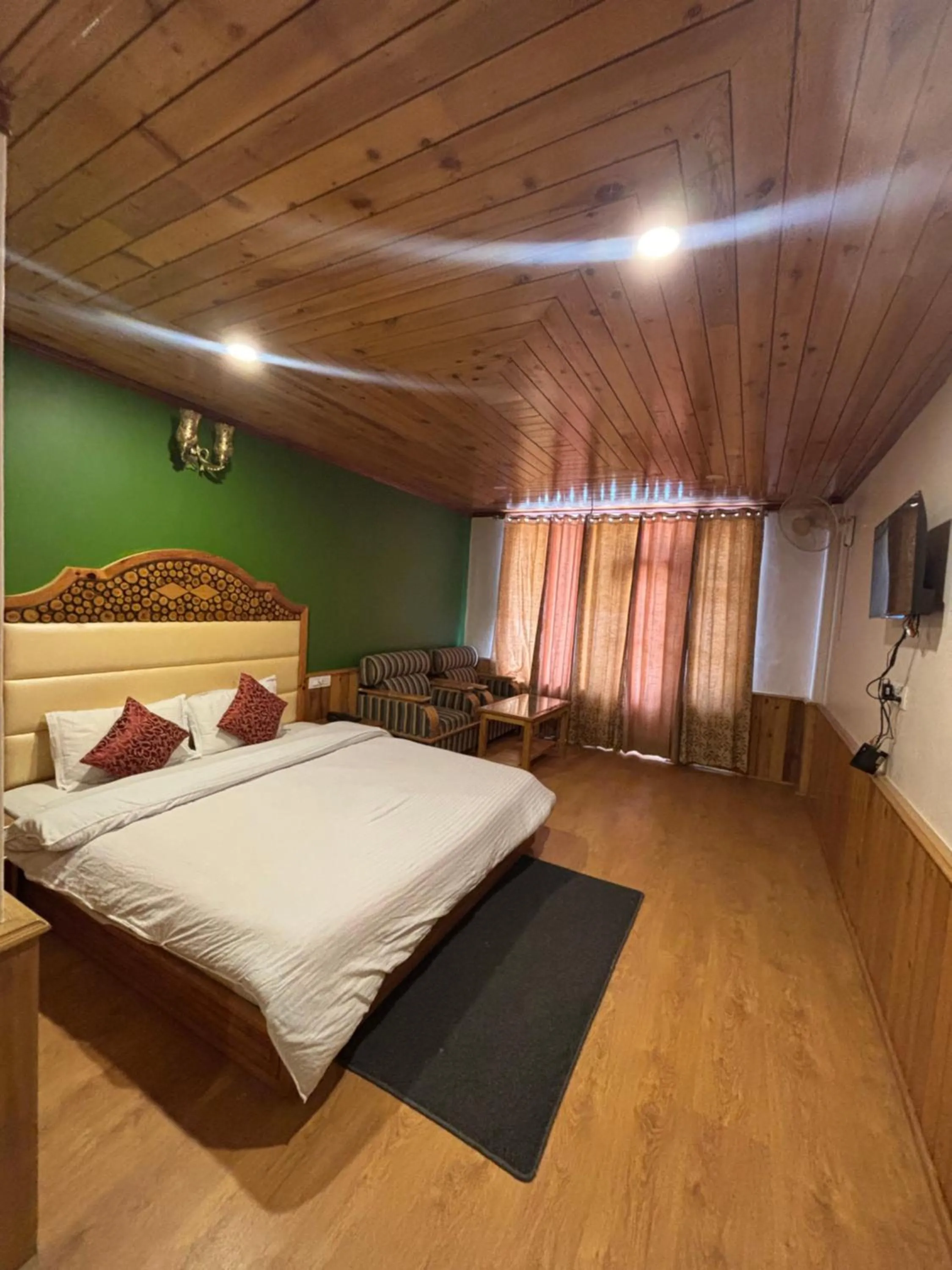 Bedroom, Bed in Luxe Signature
