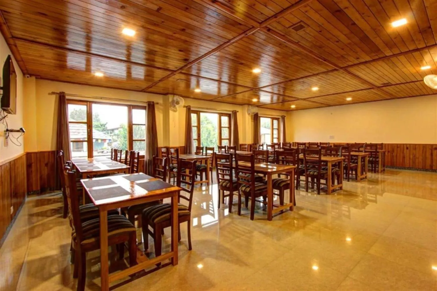 Restaurant/places to eat in Luxe Signature