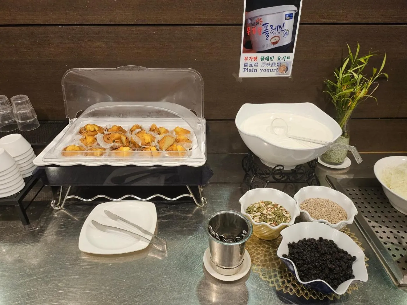 Restaurant/places to eat in With Stay Jeju Hotel