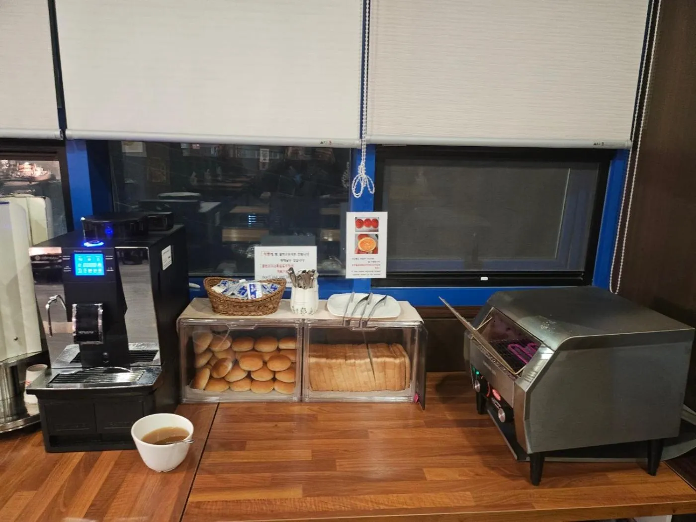 Restaurant/places to eat in With Stay Jeju Hotel