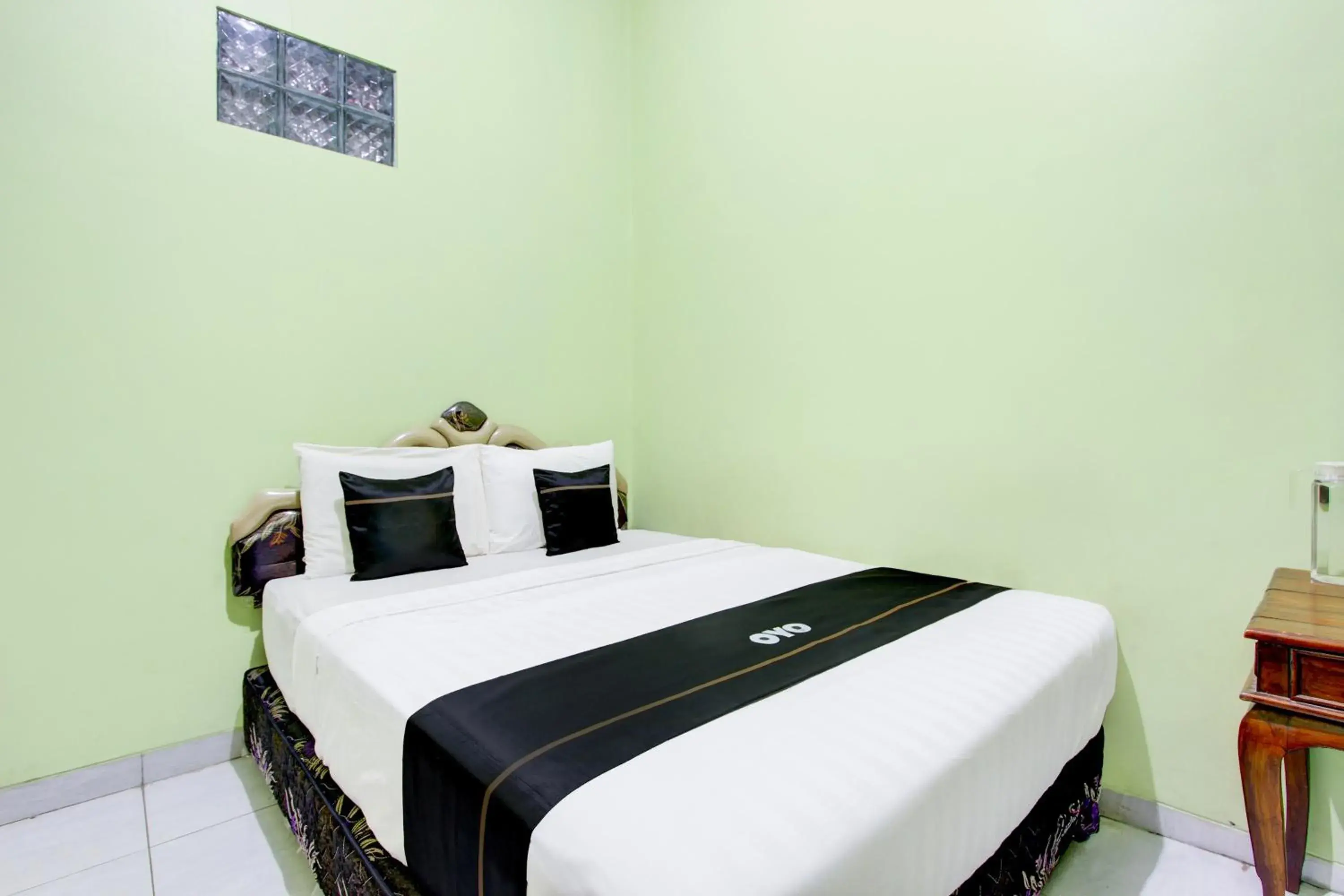 Bedroom, Bed in Hotel O Yogyakarta near Taman Sari formerly Widitya Inn Bedroom, Bed in Hotel O Yogyakarta near Taman Sari formerly Widitya Inn