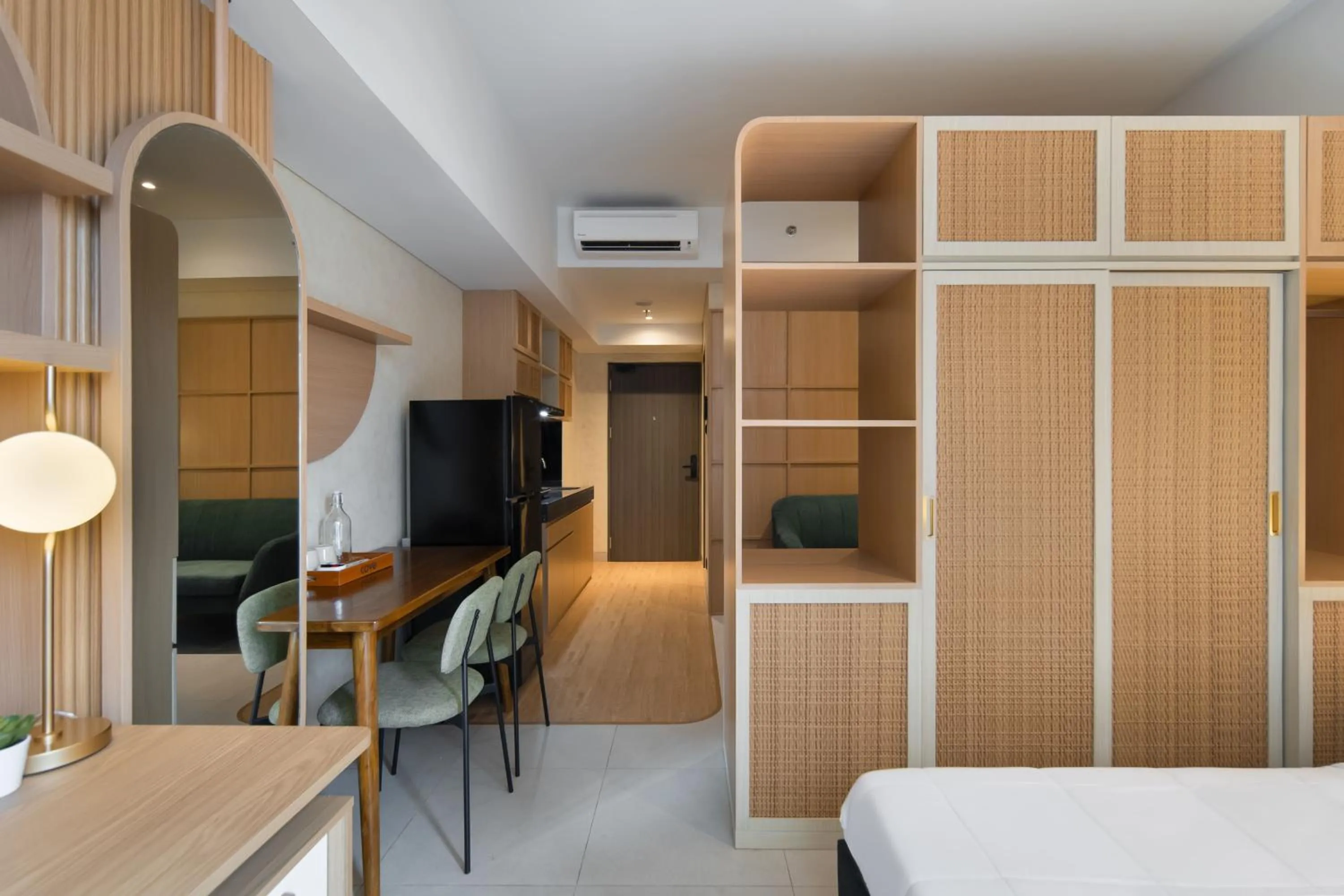 Photo of the whole room, Bed in Cove Carstensz BSD