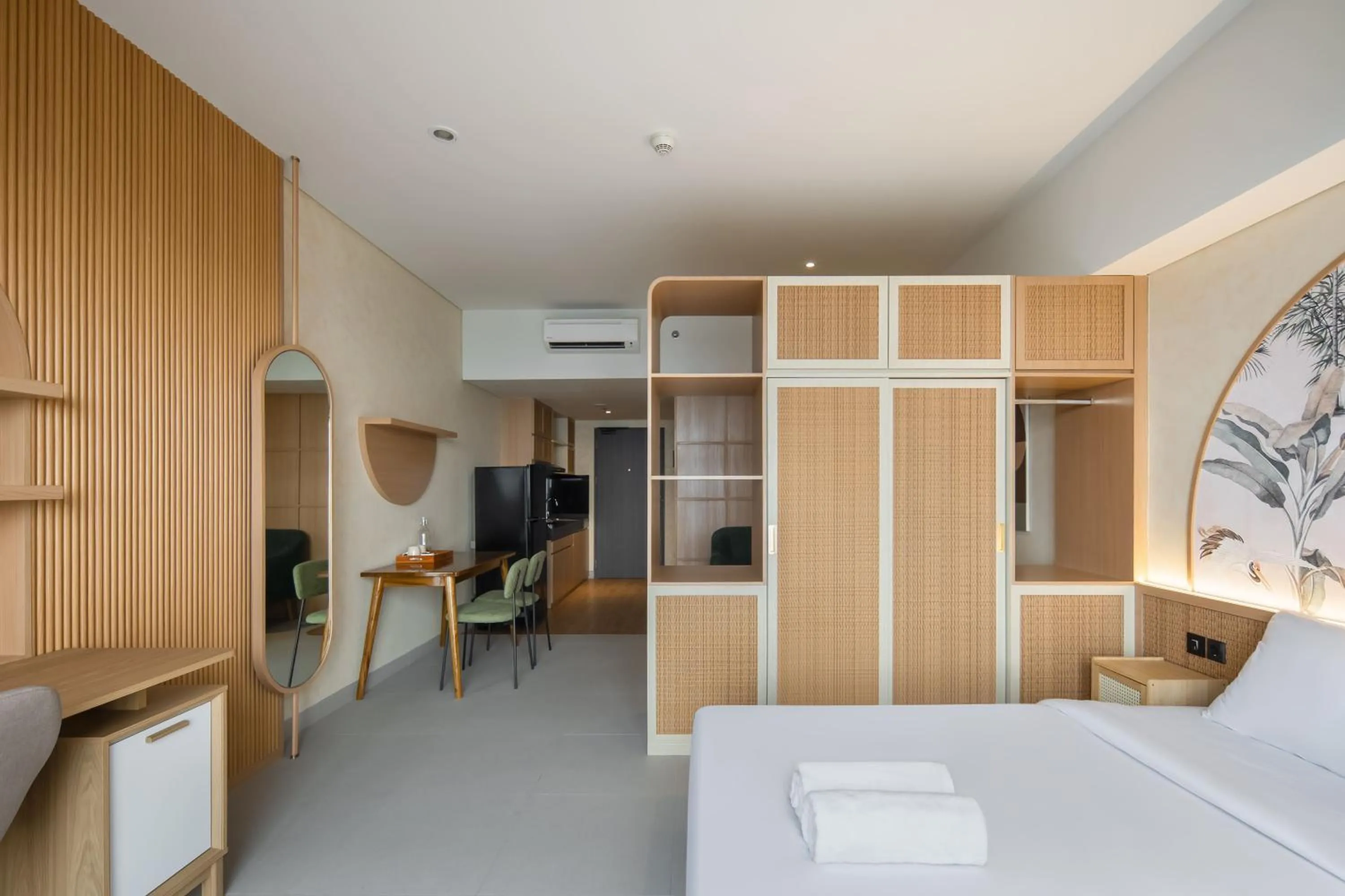 Photo of the whole room, Bed in Cove Carstensz BSD