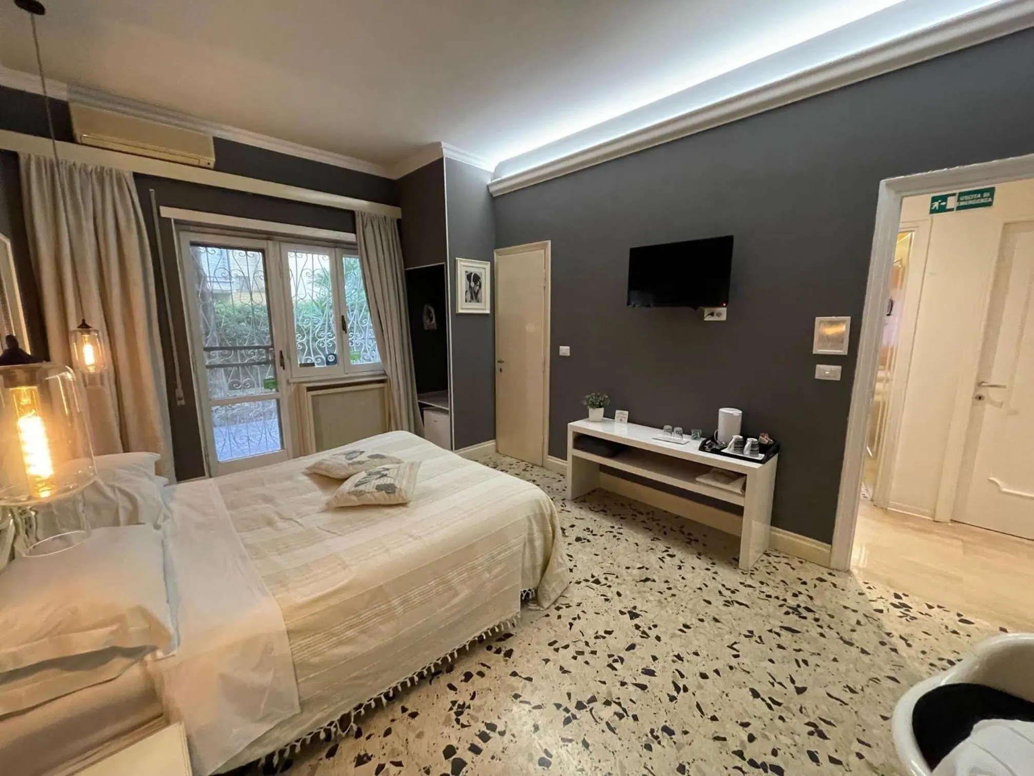 Photo of the whole room, Bed in B&B Tiburtina Garden