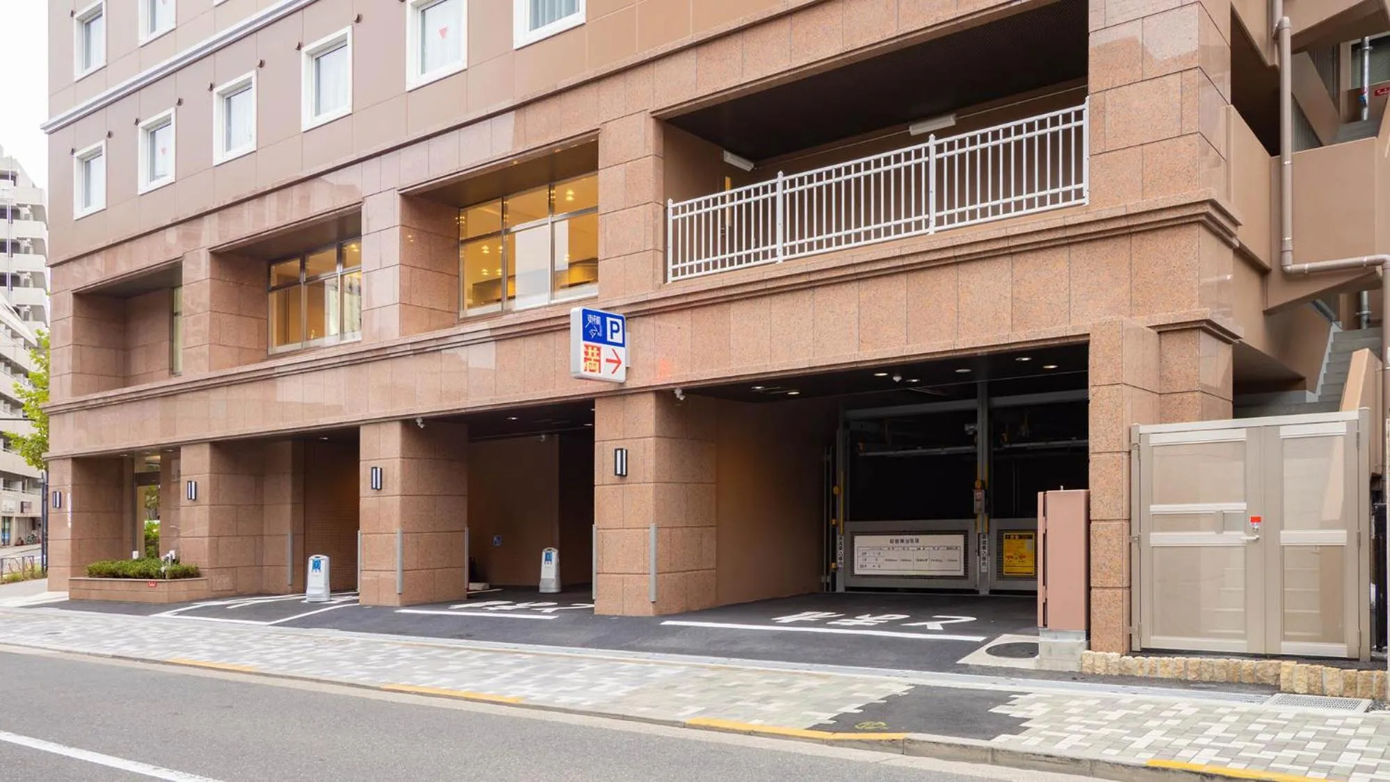 Parking in Toyoko Inn Tokyo Minowa-eki