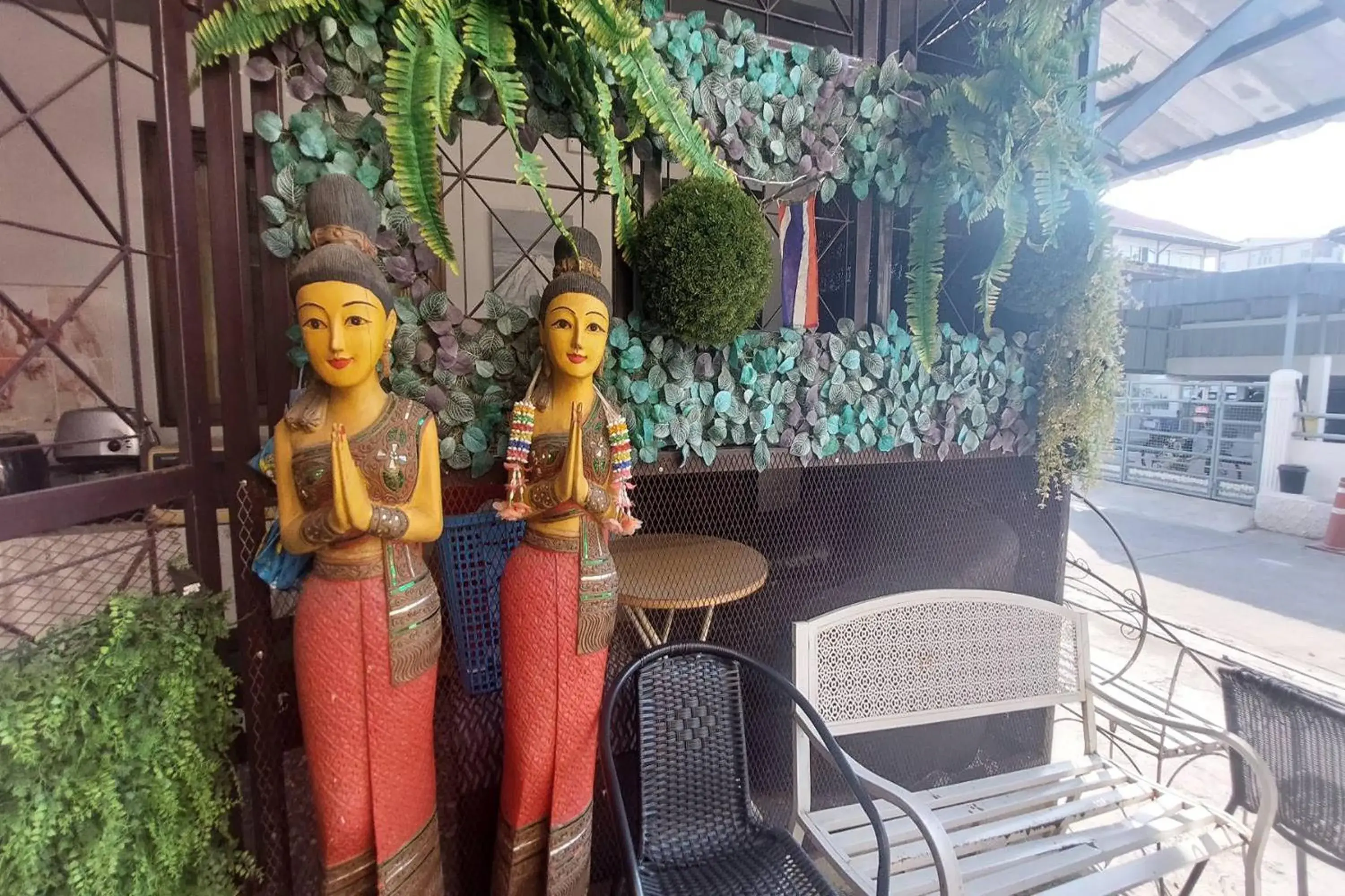 Facade/entrance in Sukhum Mega Bangna Guest House Facade/entrance in Sukhum Mega Bangna Guest House