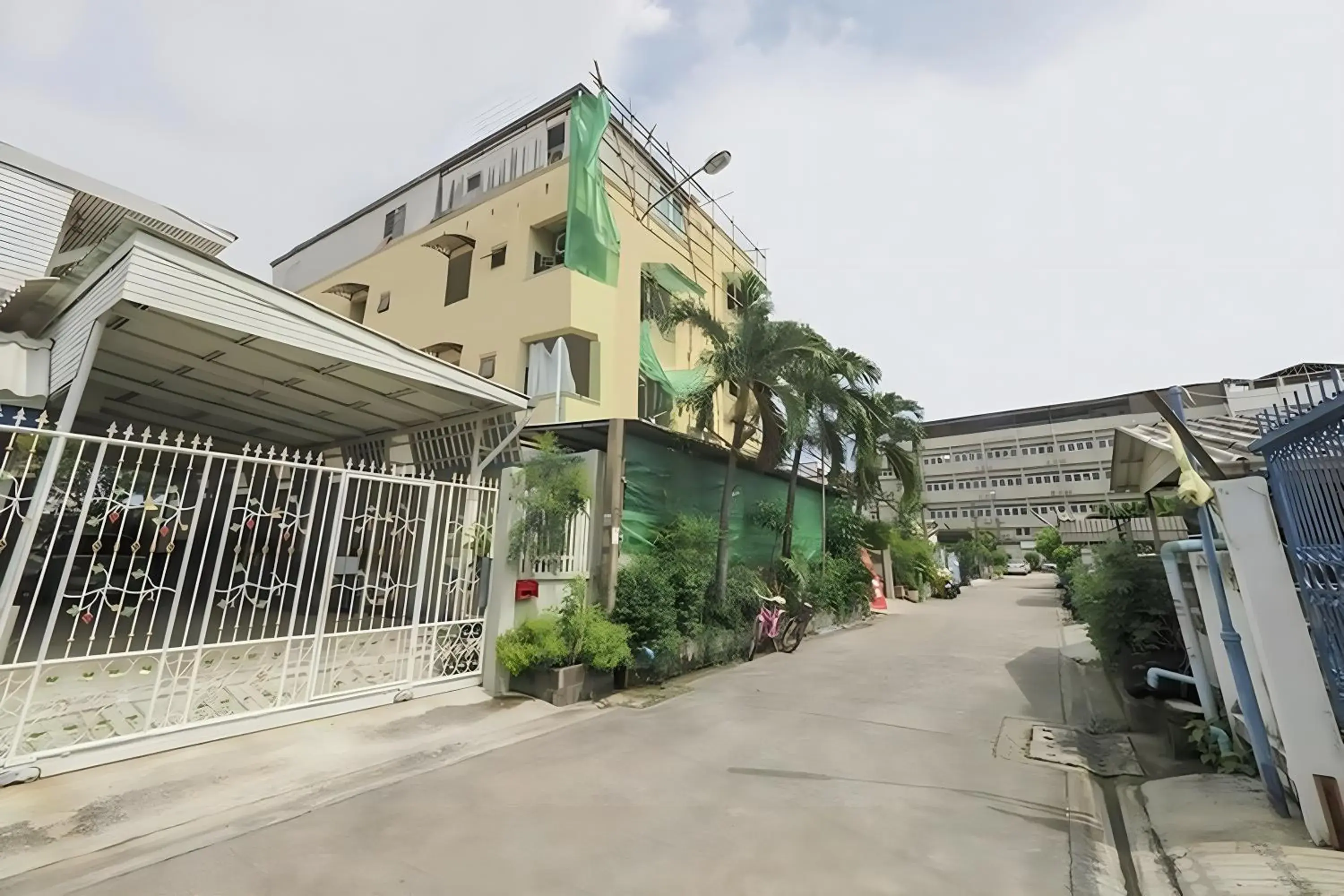 Property building in Sukhum Mega Bangna Guest House Property building in Sukhum Mega Bangna Guest House