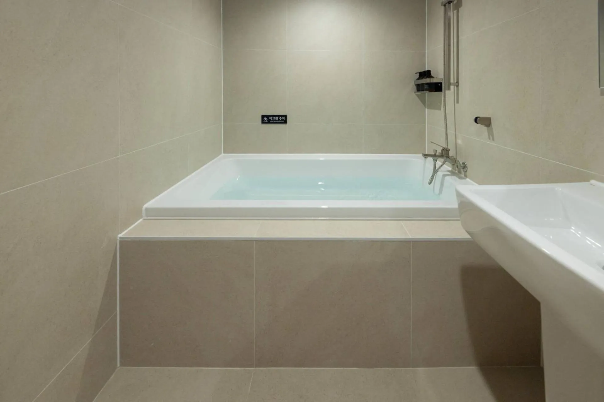 Hot Tub in Anook Ryokan Hotel Ansan station