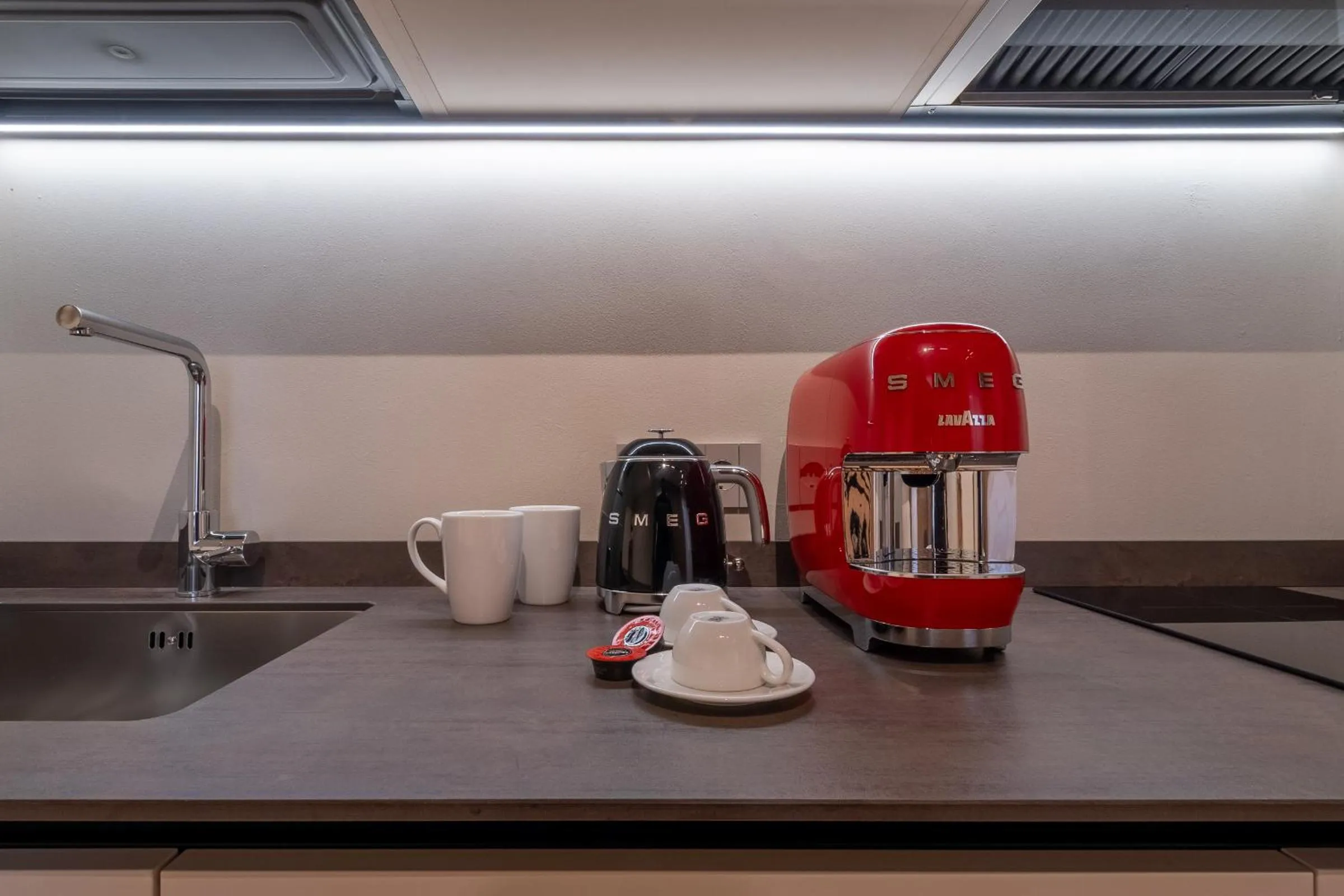 Coffee/tea facilities in Oriana Homèl Milano