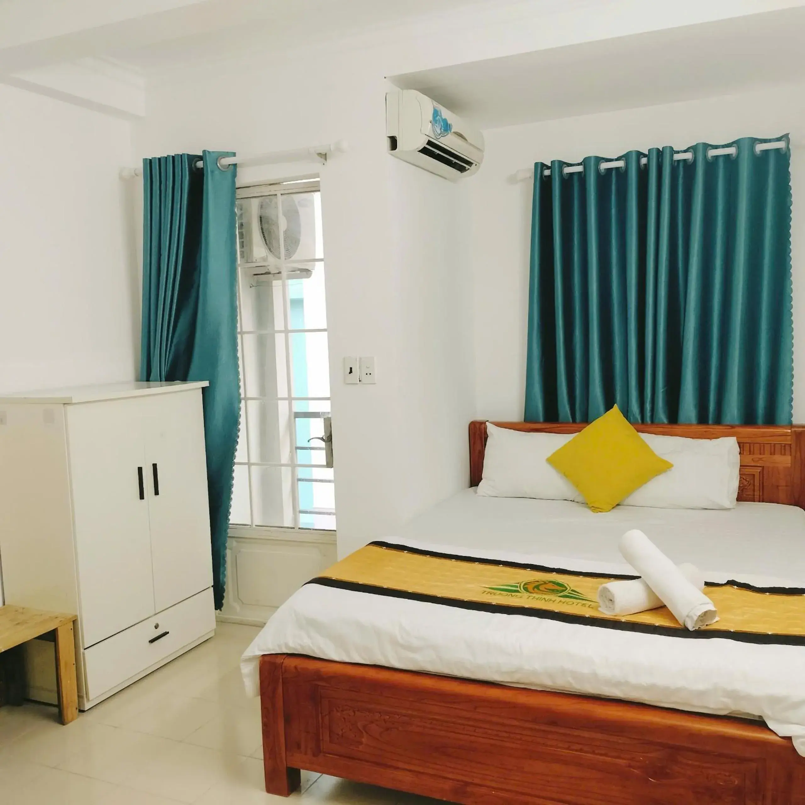Crowne Cafe Hotel Pham Ngu Lao Crowne Cafe Hotel Pham Ngu Lao